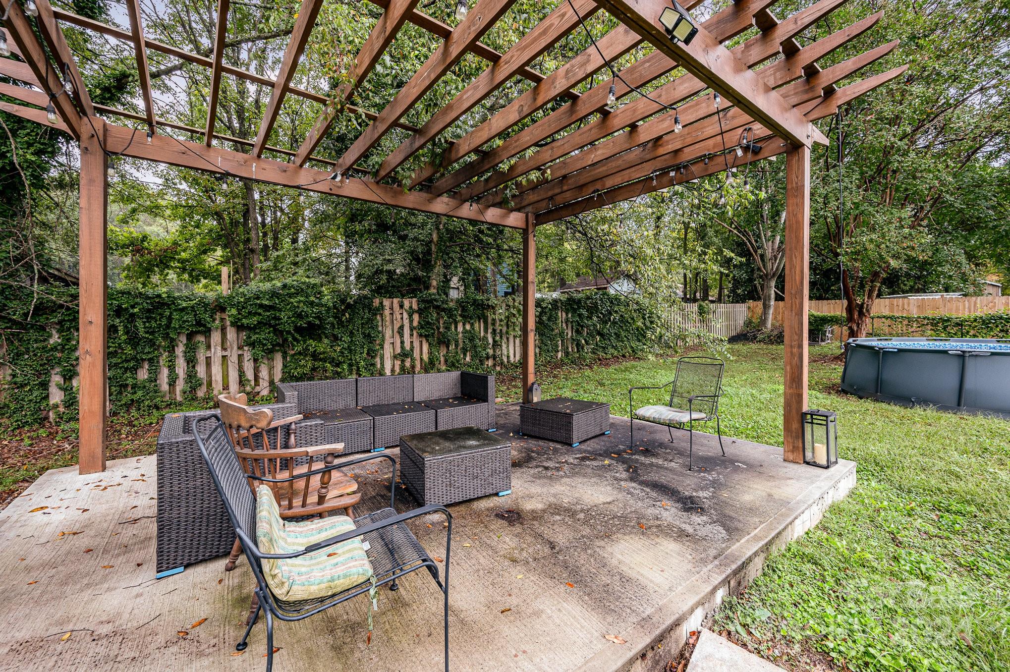 6121 Lake Forest Road E