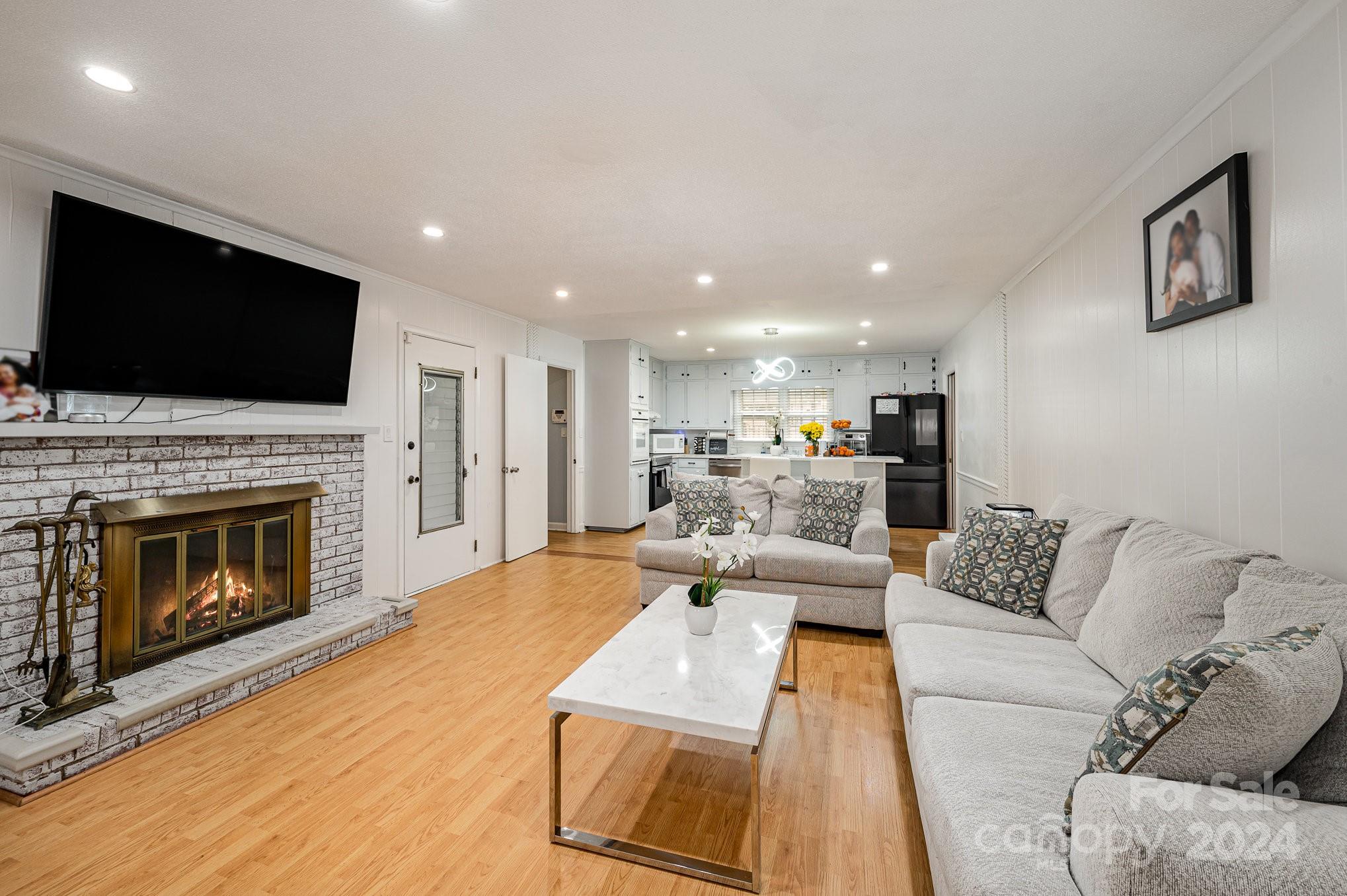 6121 Lake Forest Road E