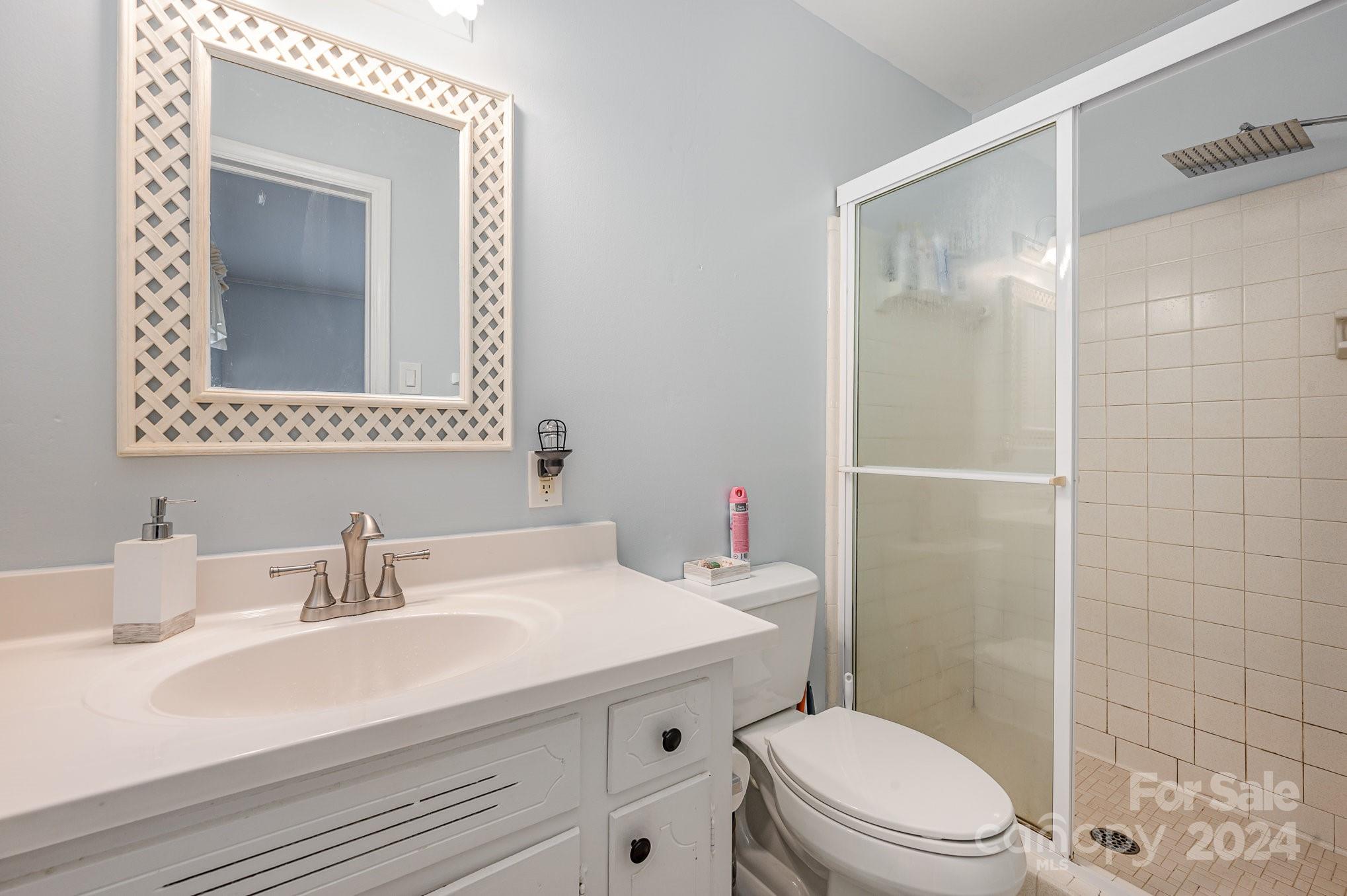 6121 Lake Forest Road E