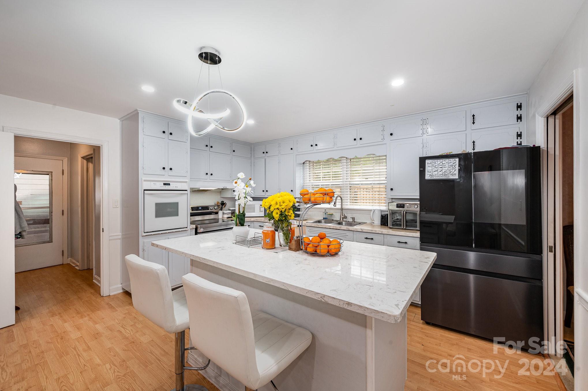 6121 Lake Forest Road E