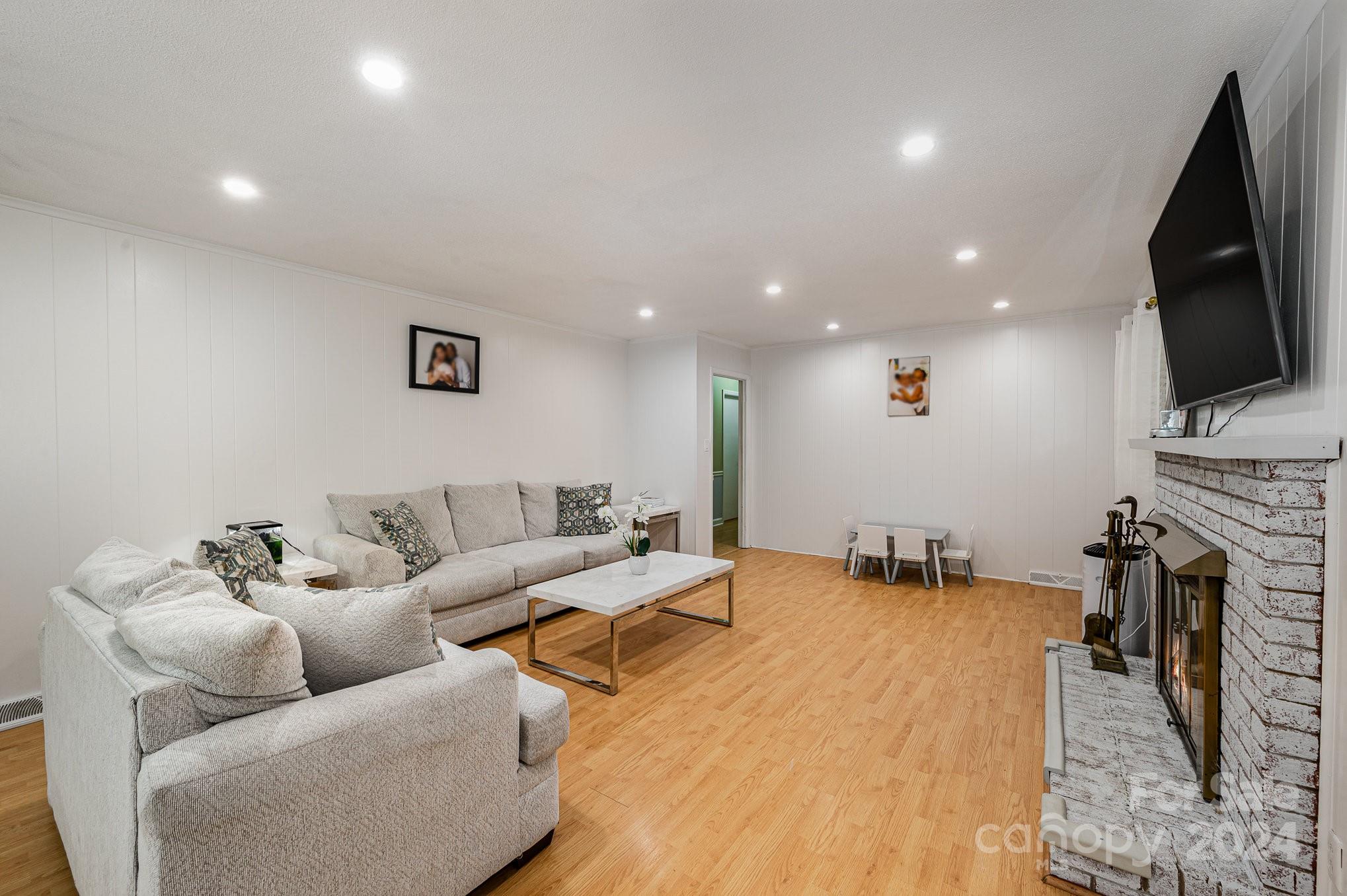 6121 Lake Forest Road E