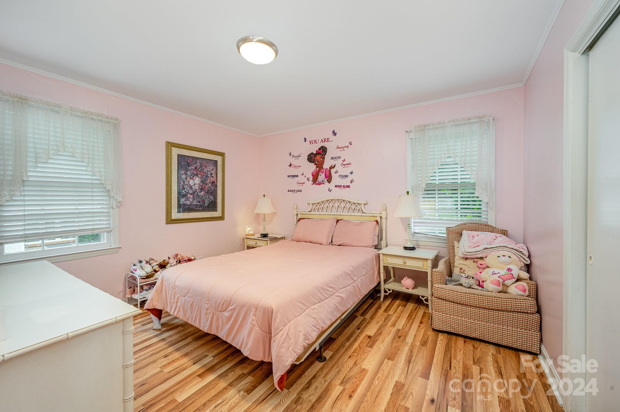 6121 Lake Forest Road E