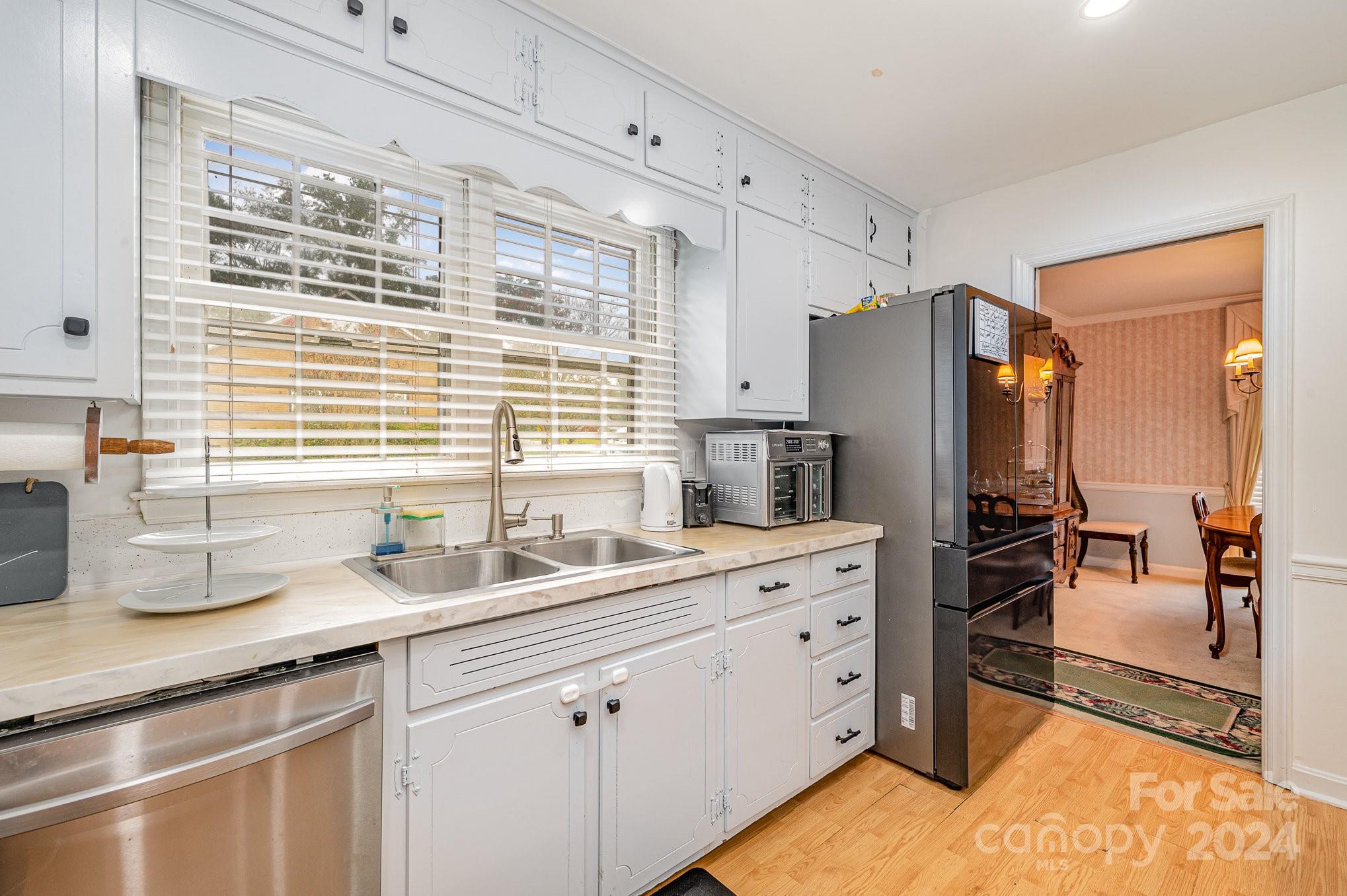 6121 Lake Forest Road E