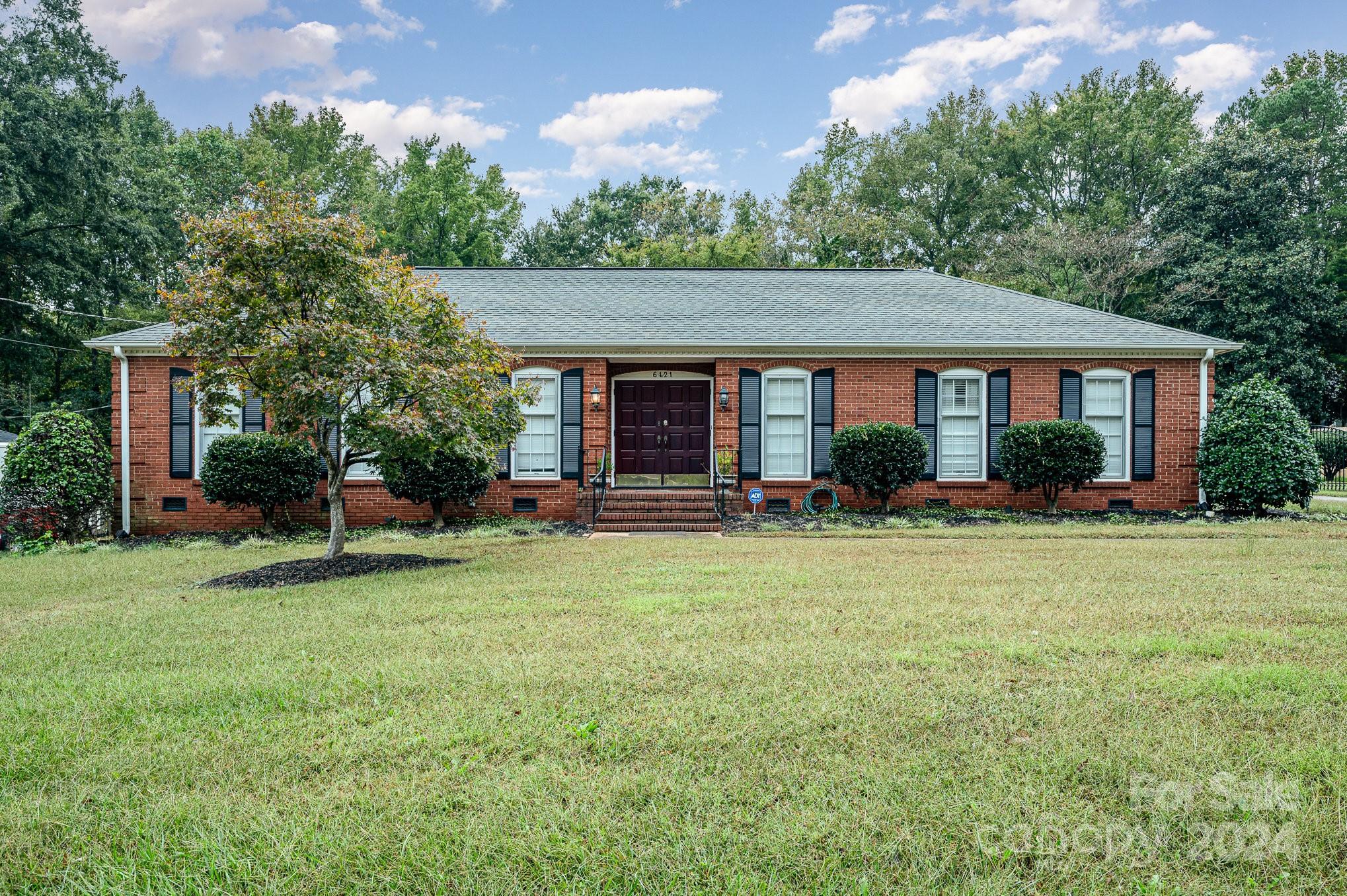 6121 Lake Forest Road E