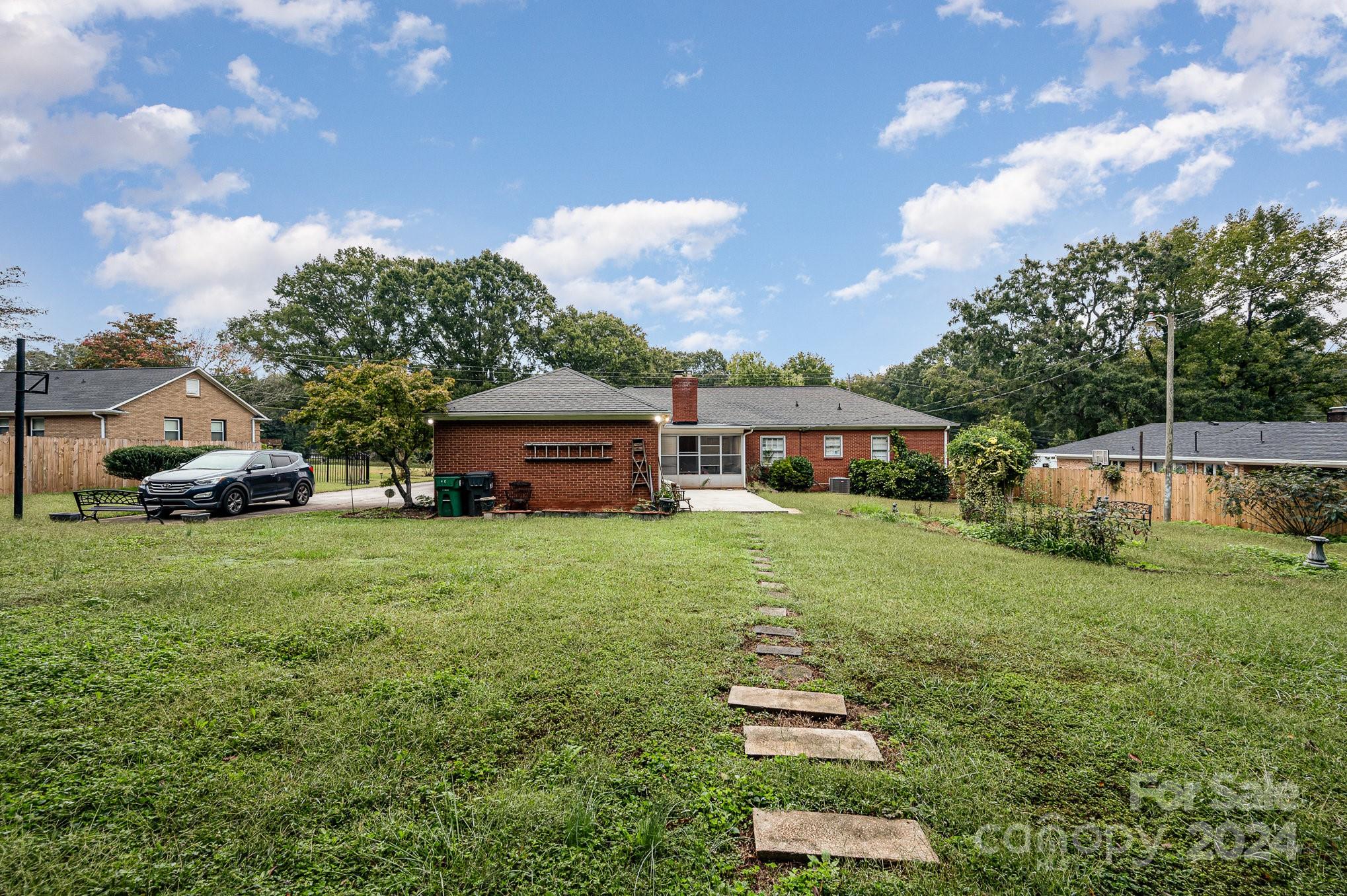 6121 Lake Forest Road E