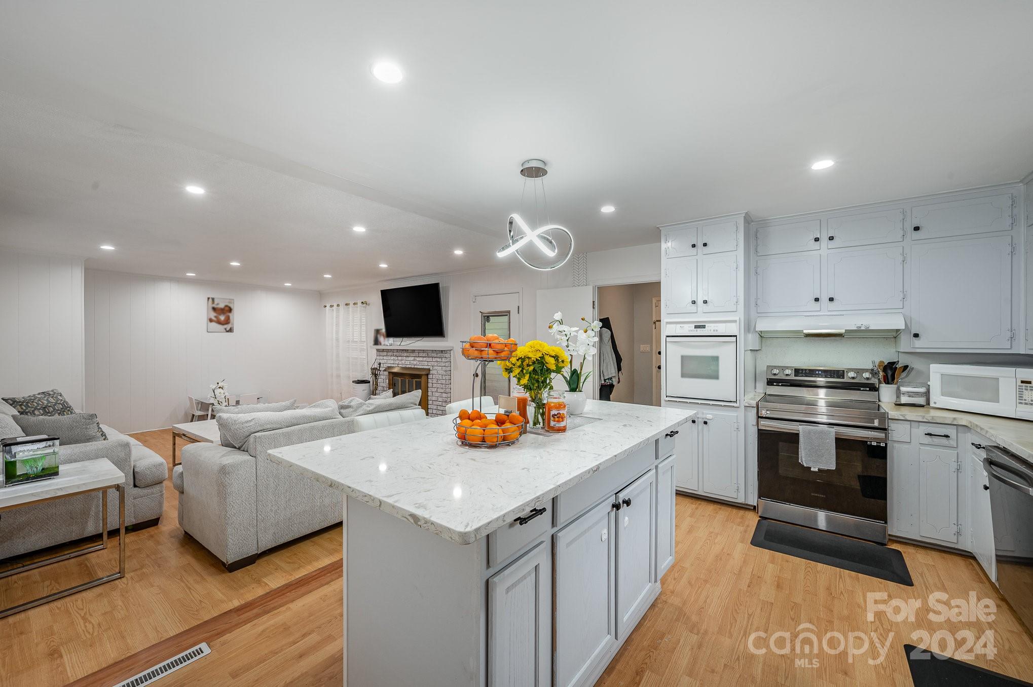 6121 Lake Forest Road E