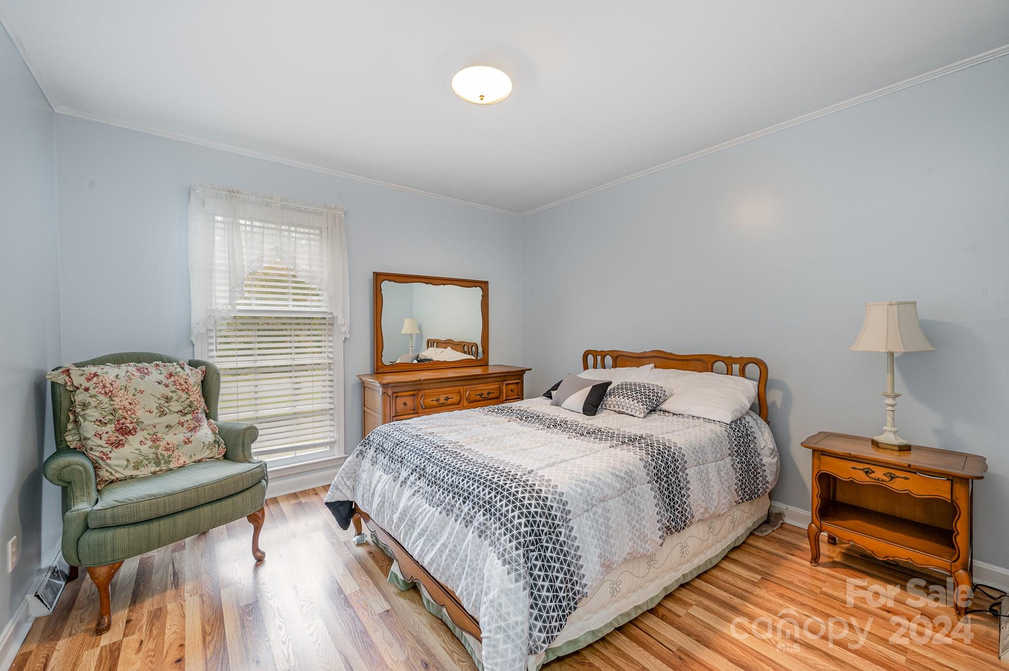 6121 Lake Forest Road E