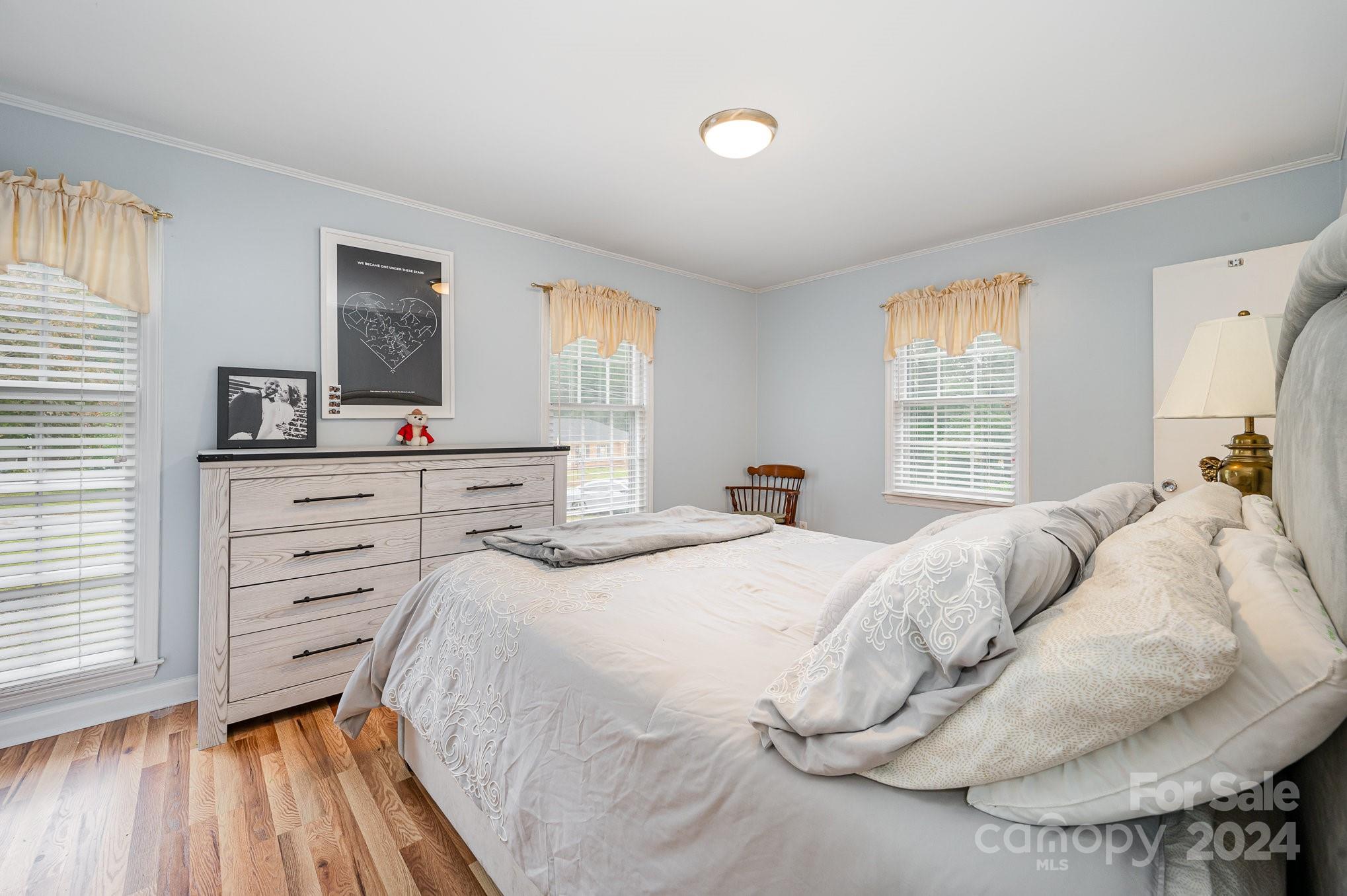 6121 Lake Forest Road E