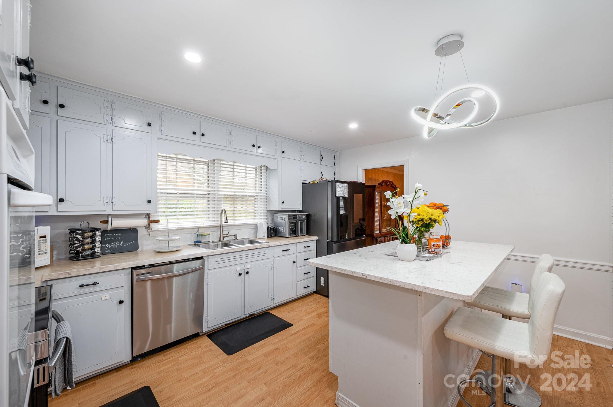 6121 Lake Forest Road E