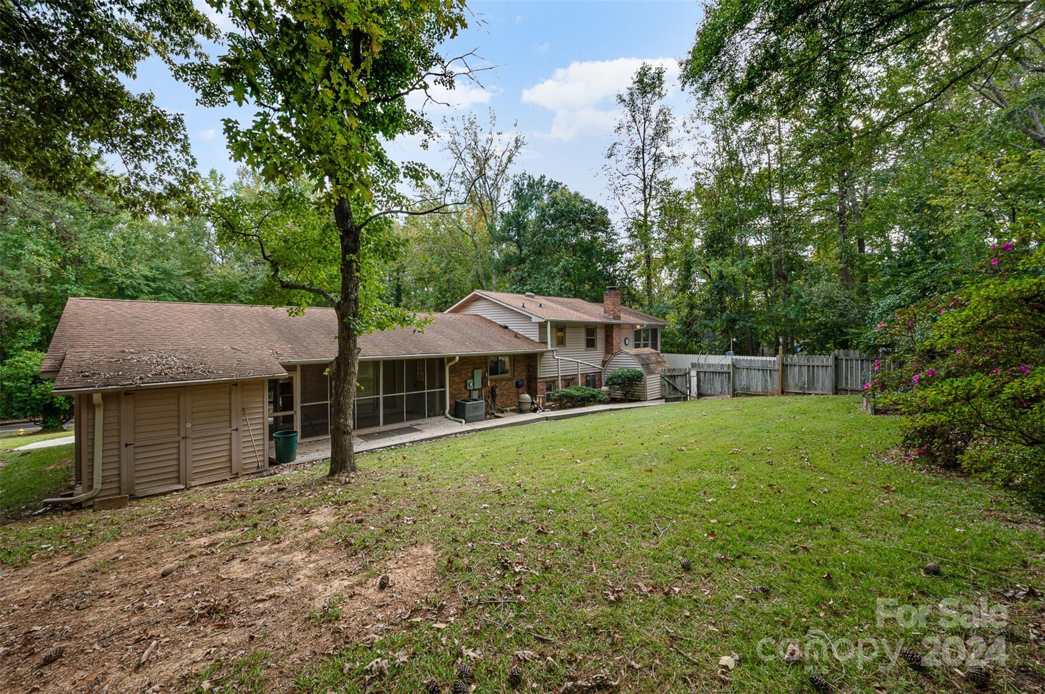 1014 E Meadow Drive