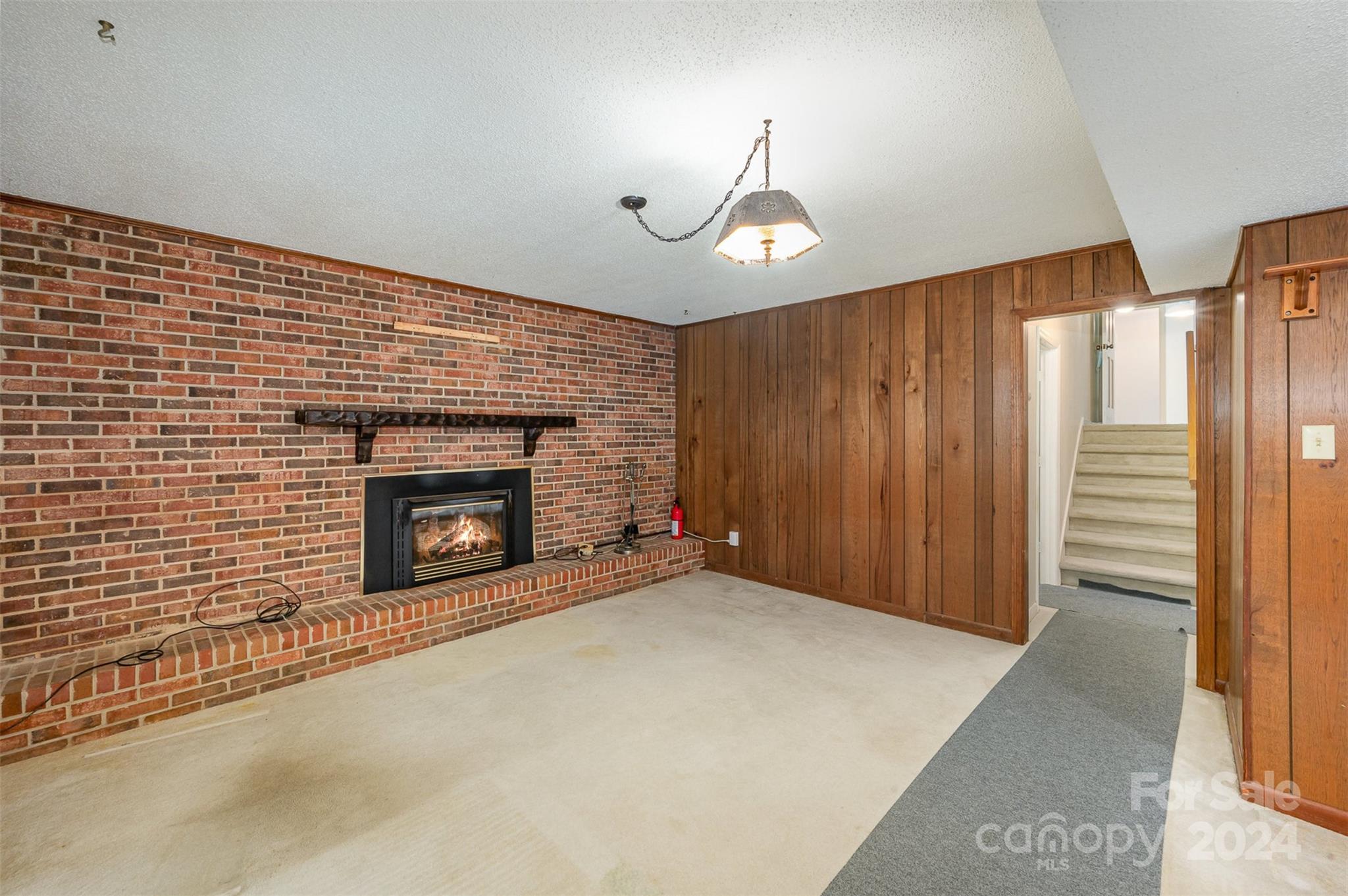 1014 E Meadow Drive