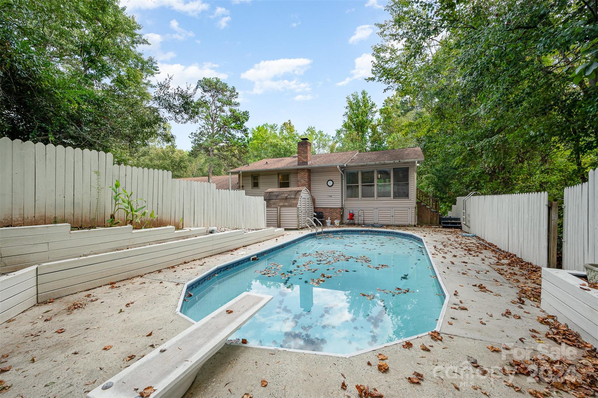 1014 E Meadow Drive