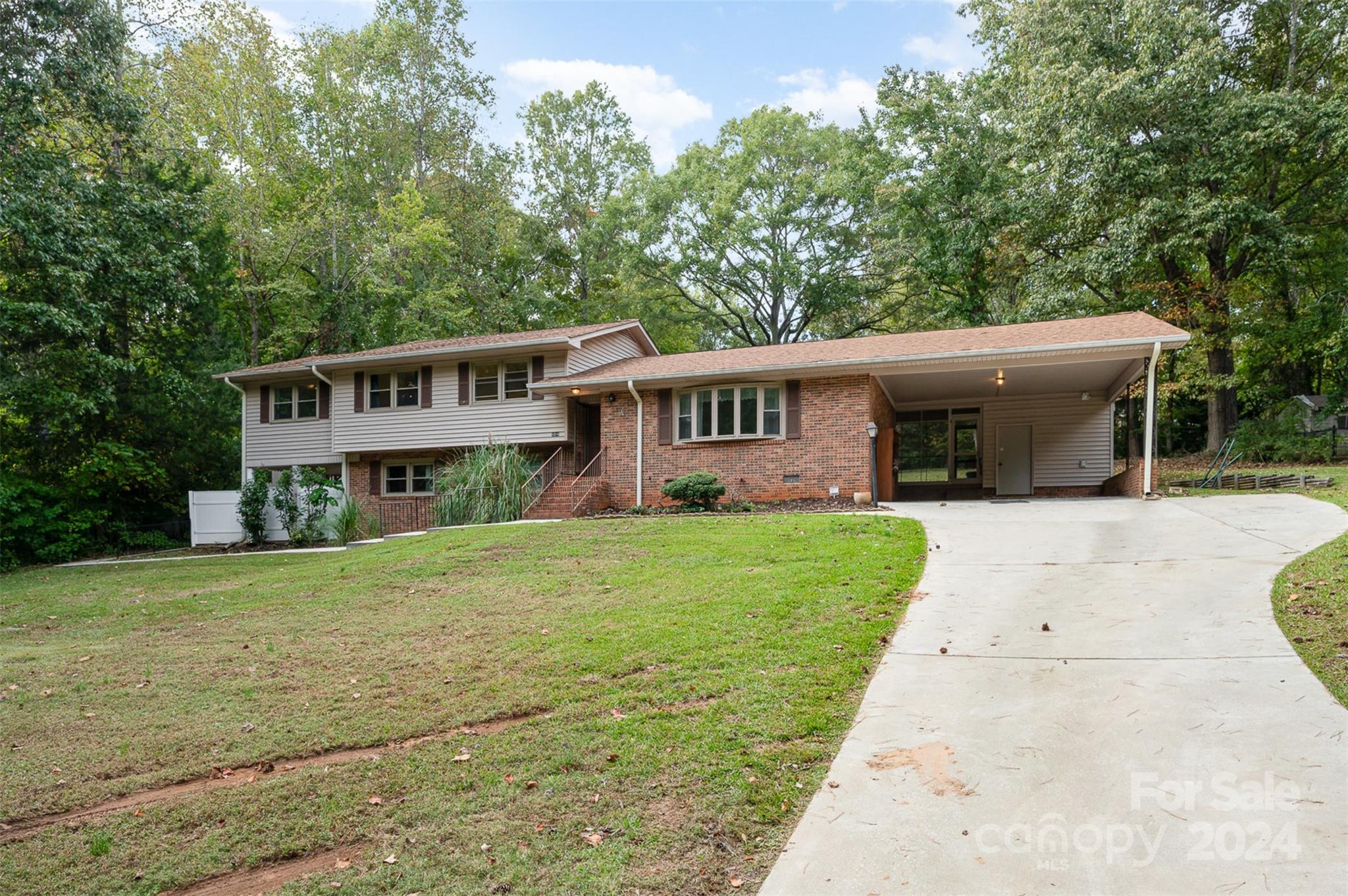 1014 E Meadow Drive