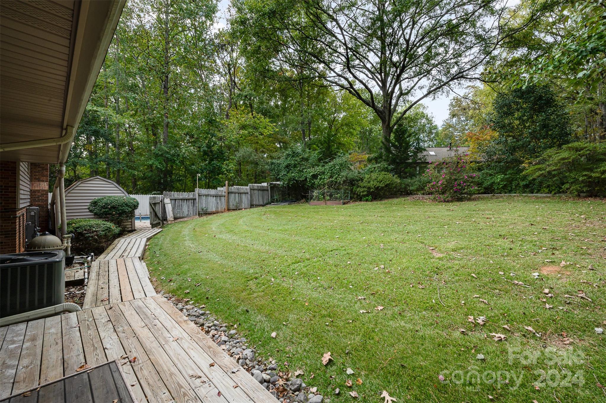1014 E Meadow Drive