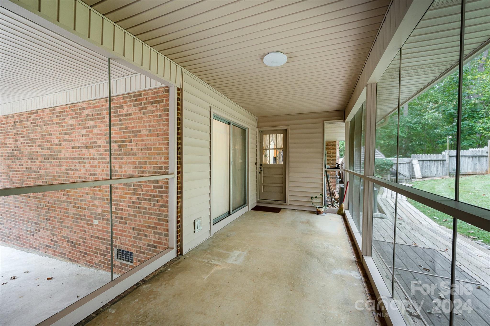 1014 E Meadow Drive