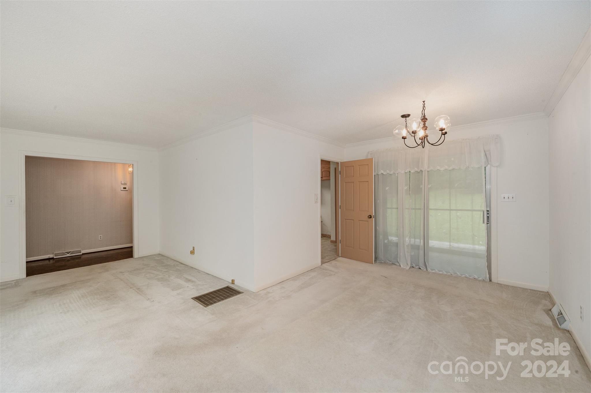 1014 E Meadow Drive