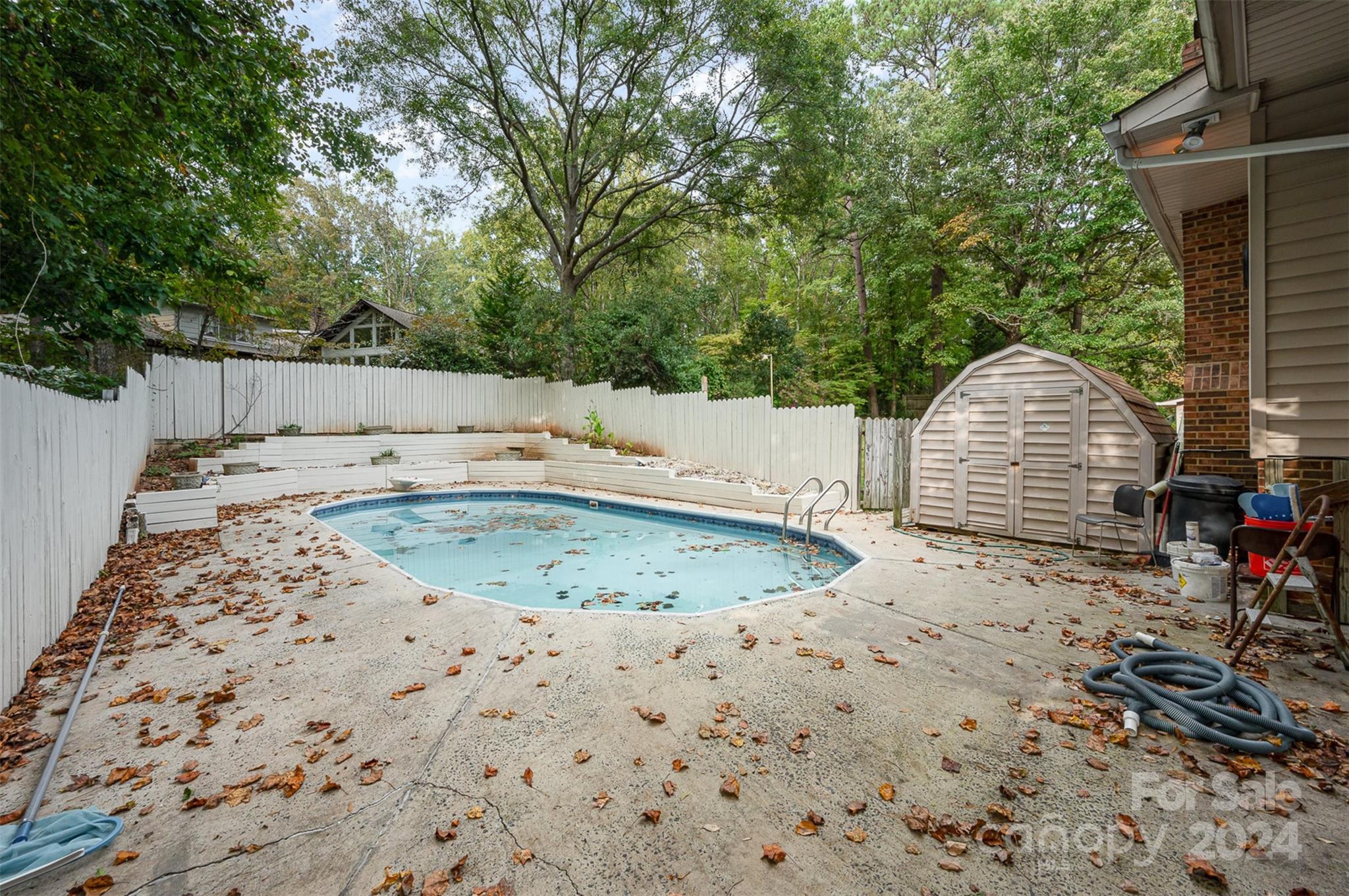 1014 E Meadow Drive