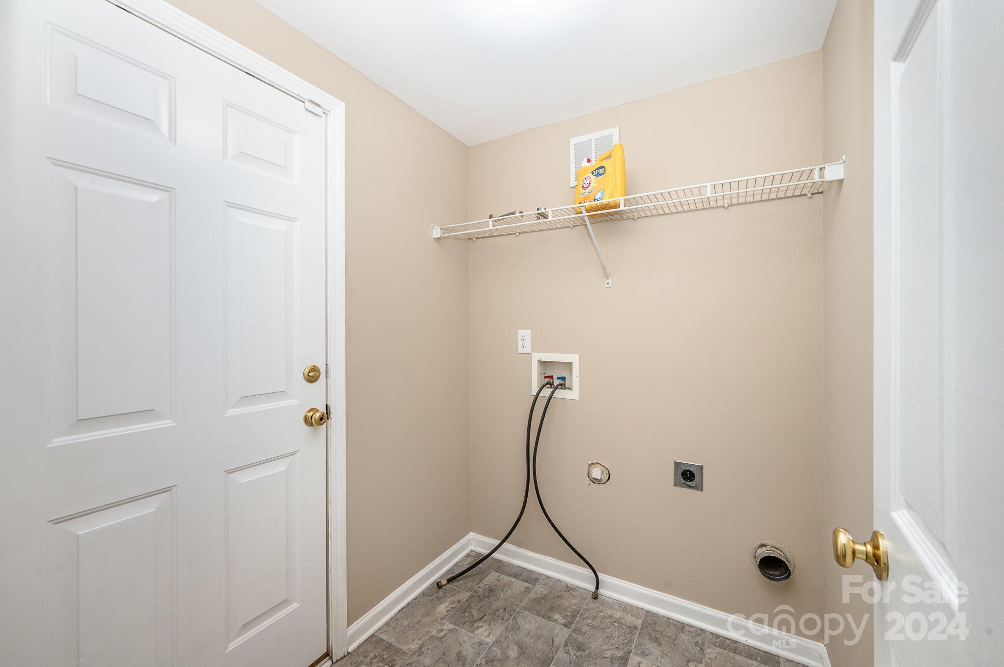 7912 Bristle Lane
