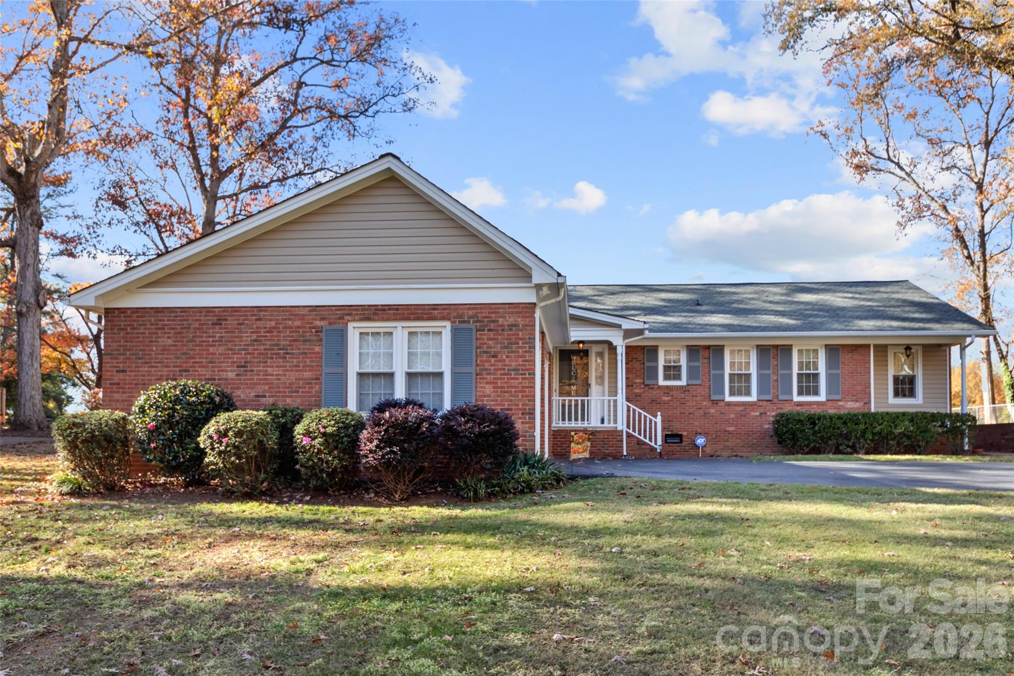 1204 White Oaks Circle