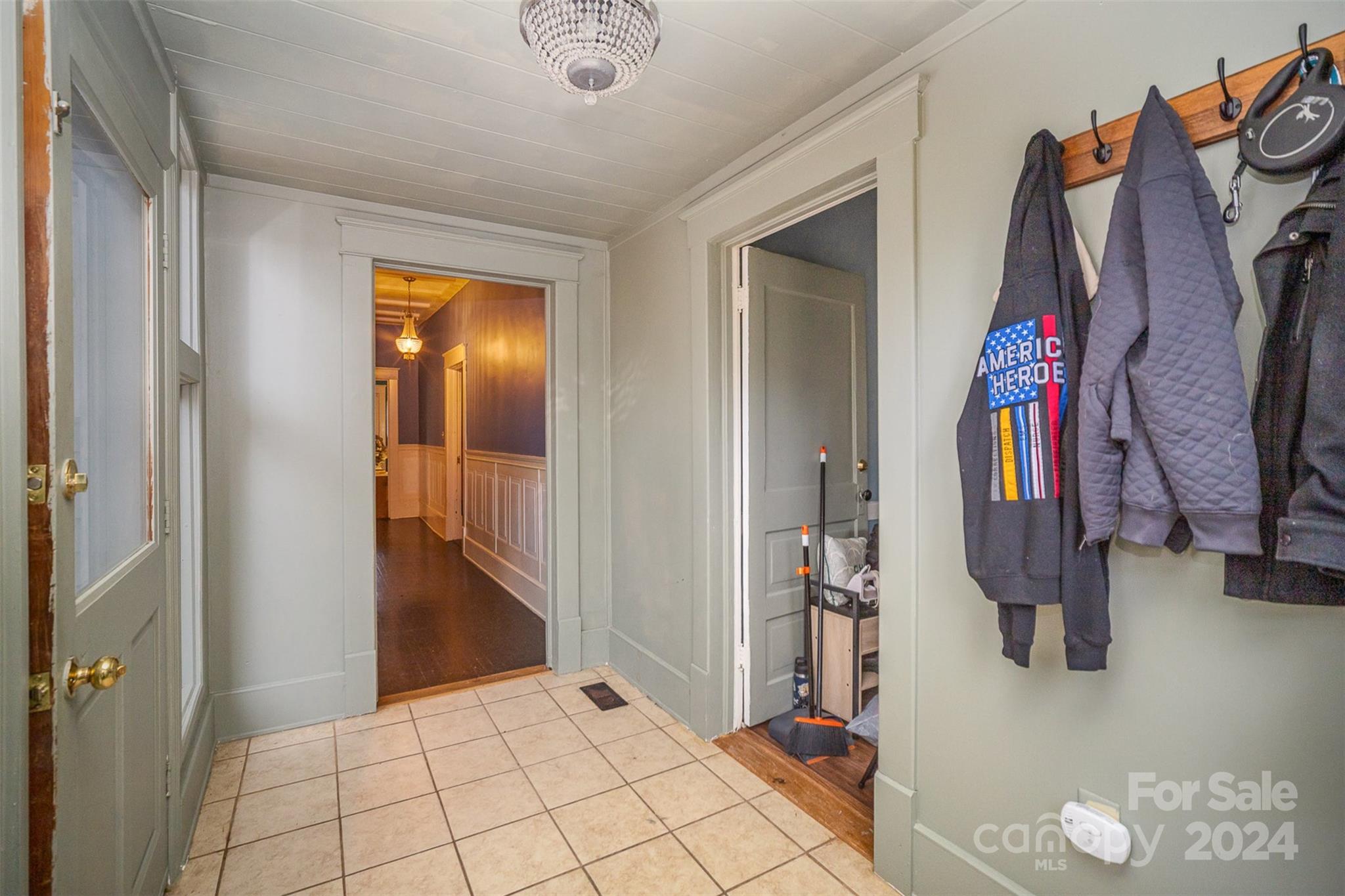 408 W 5th Avenue