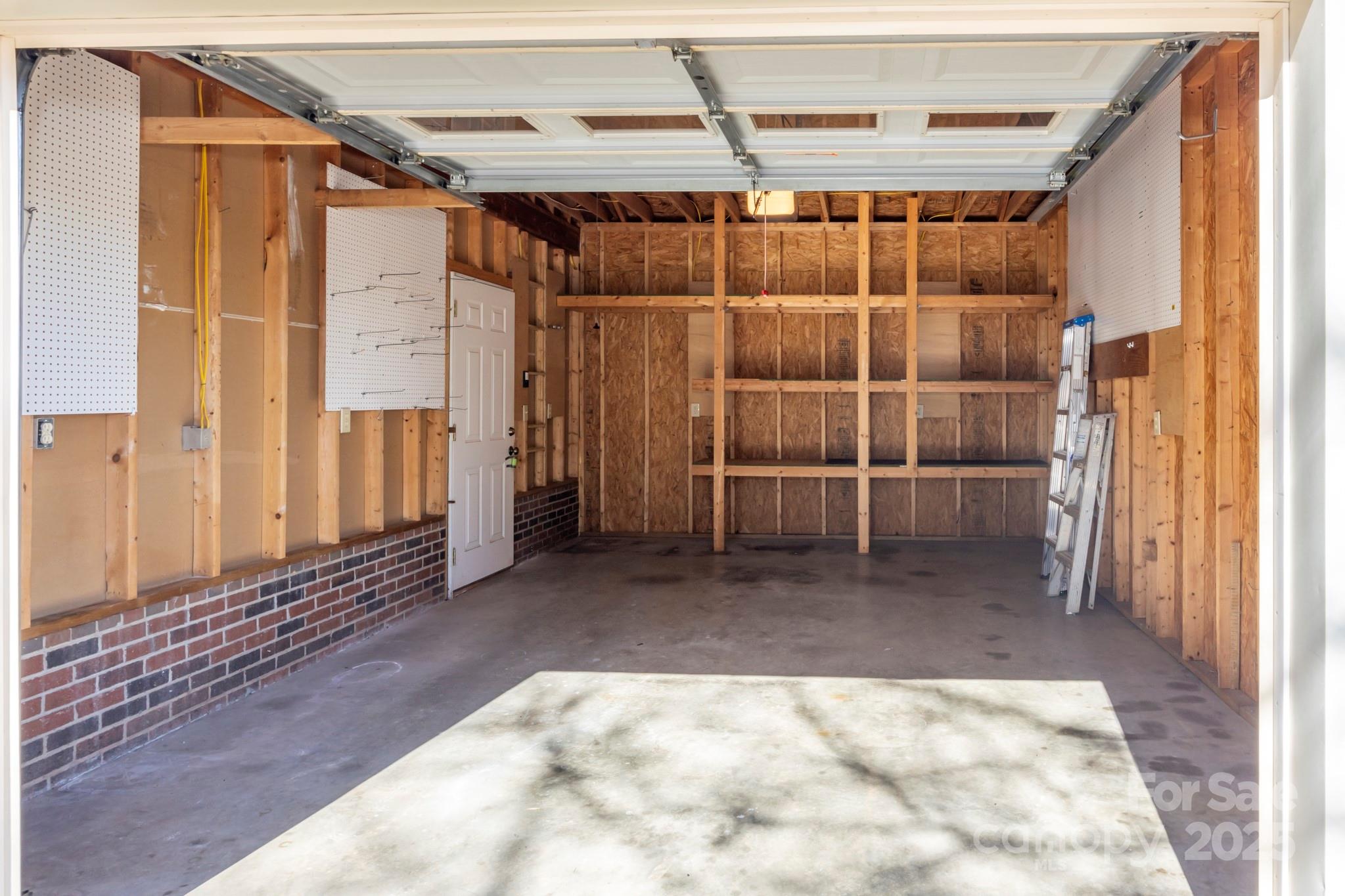 395 Thompson Road
