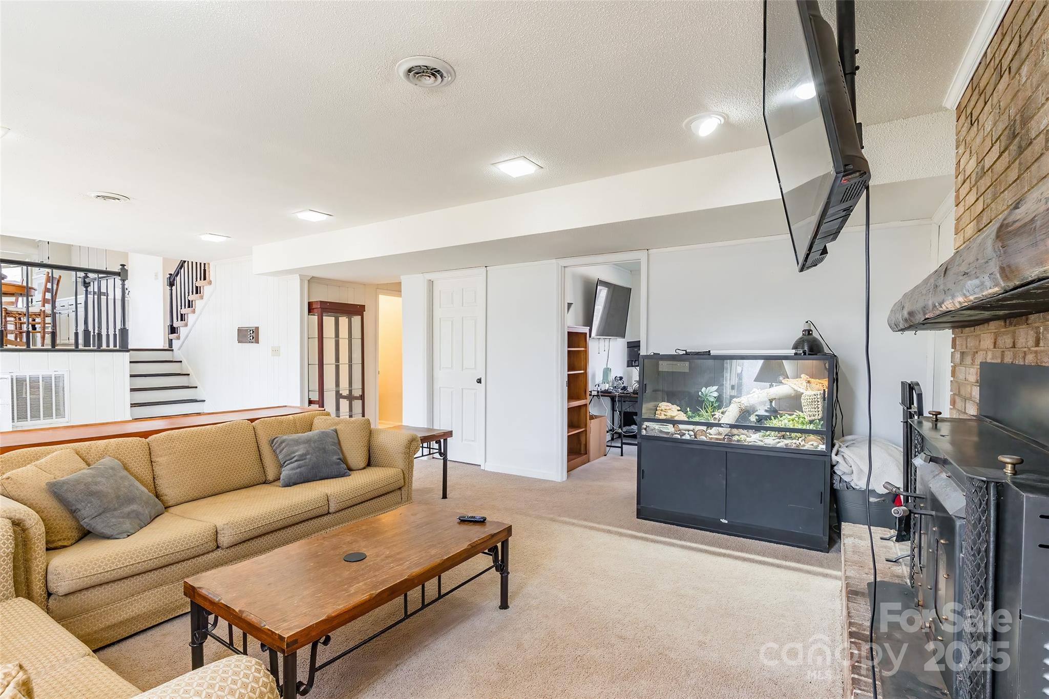 1226 Twin Lakes Road