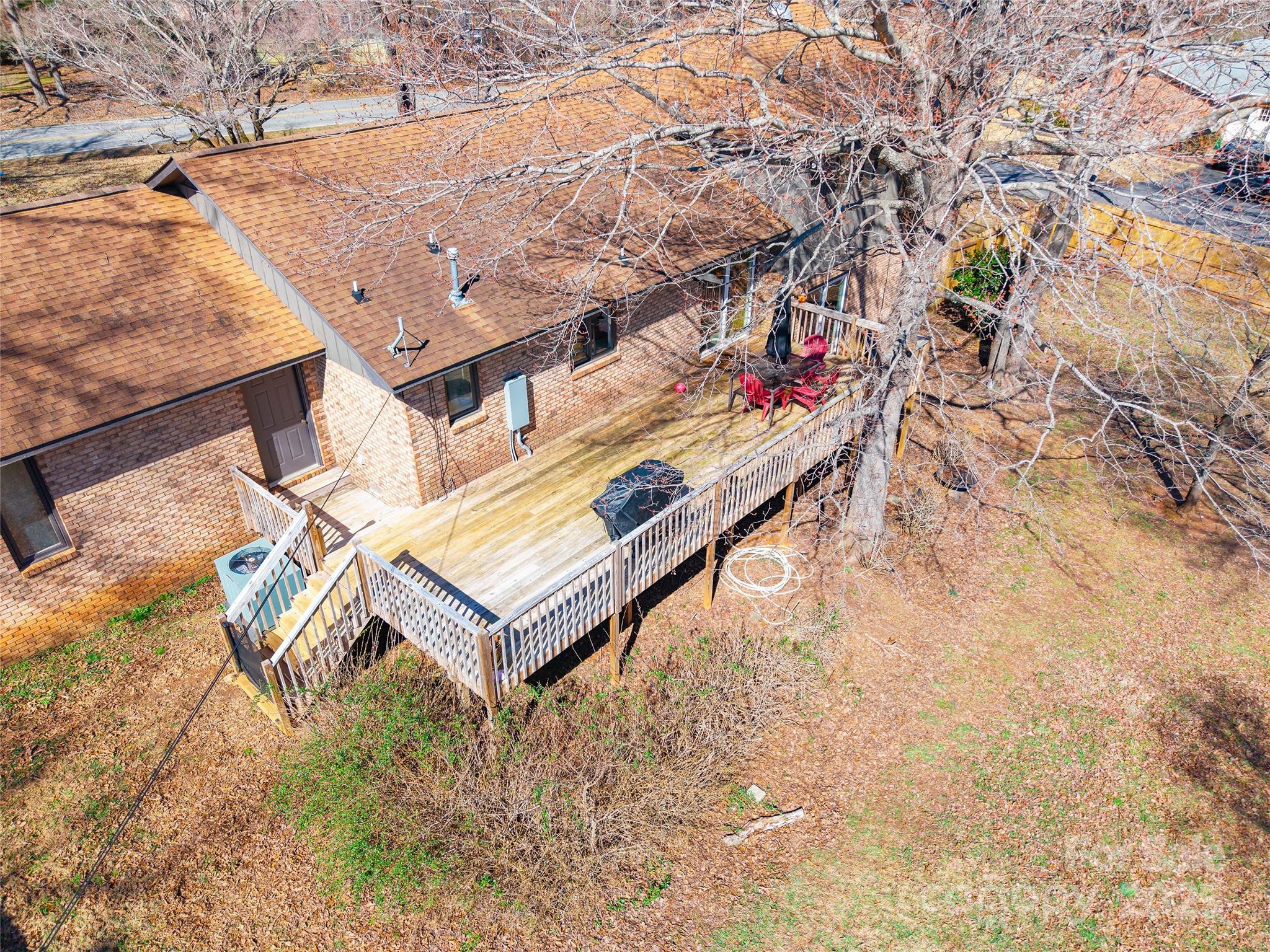 1226 Twin Lakes Road