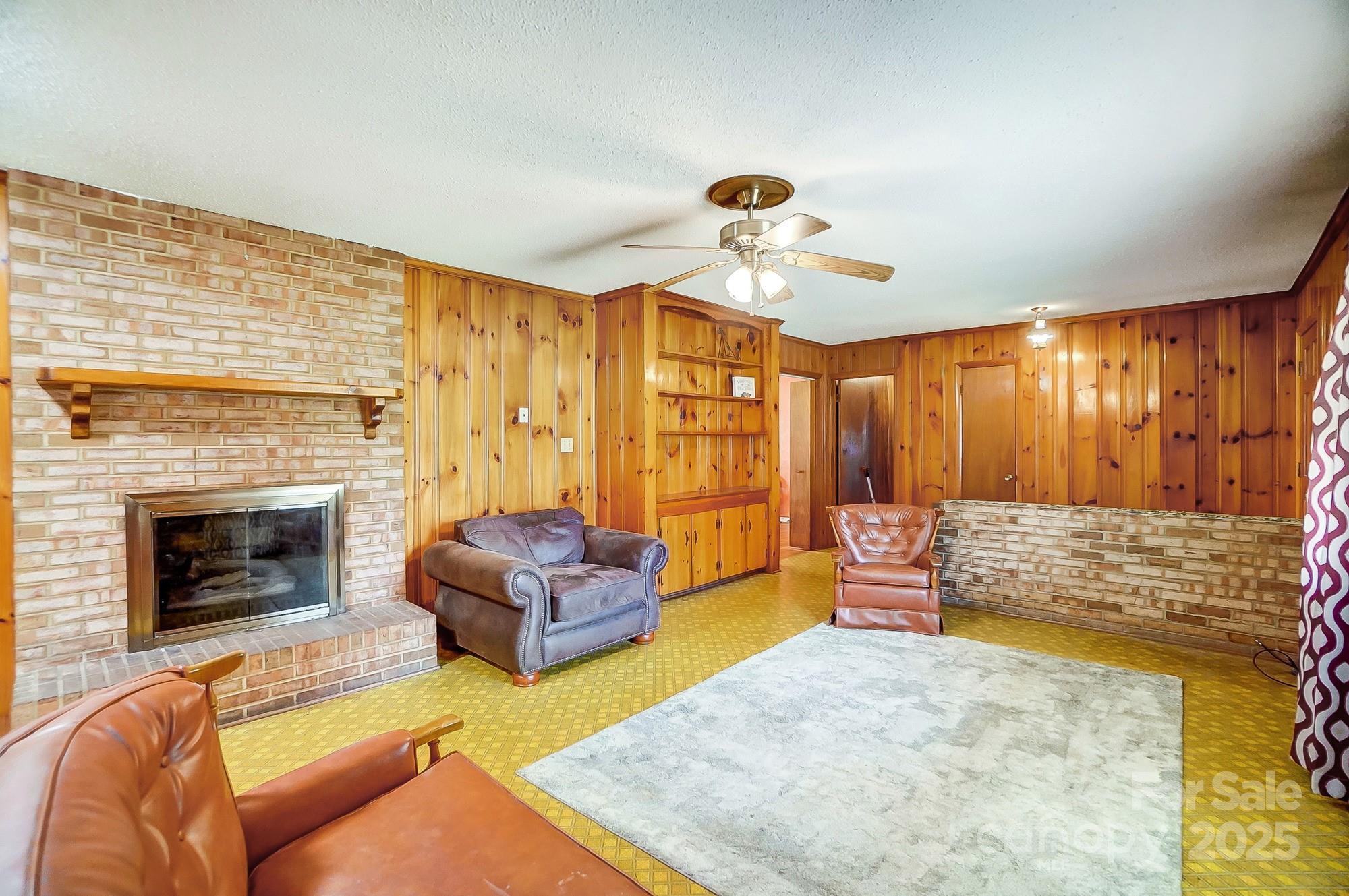 222 Weldon Circle