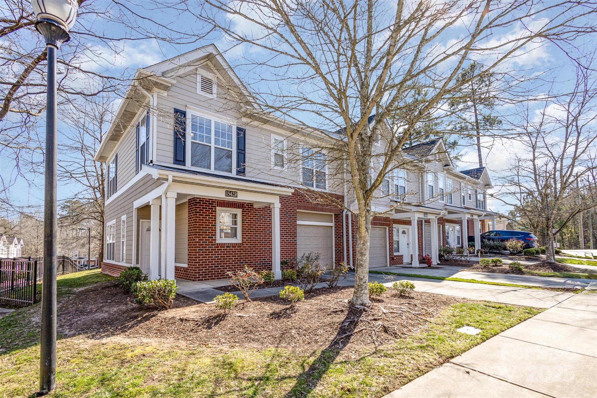 15425 Coventry Court Lane