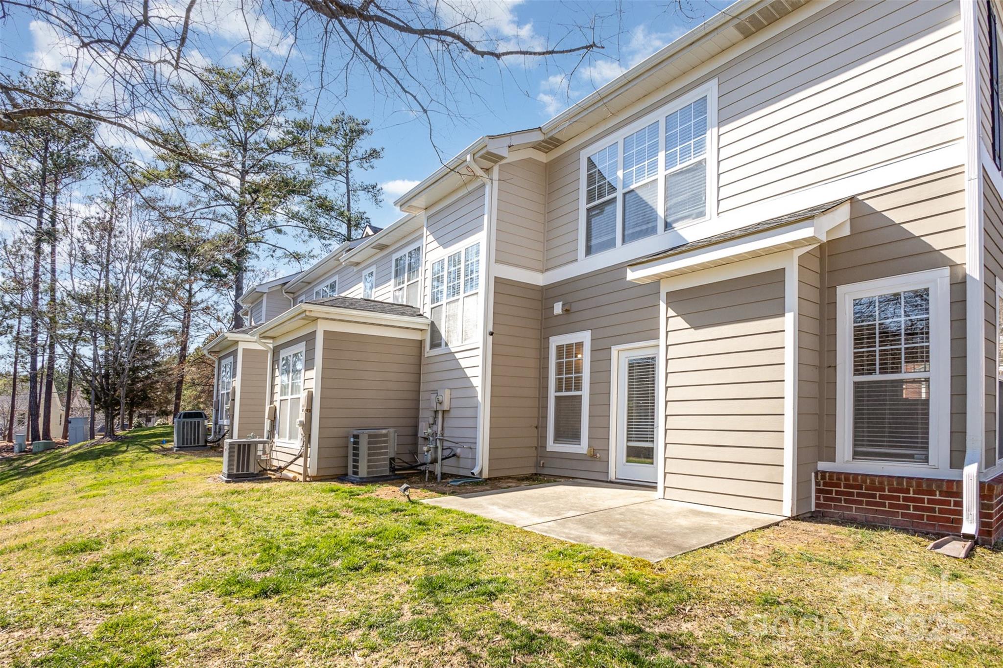 15425 Coventry Court Lane