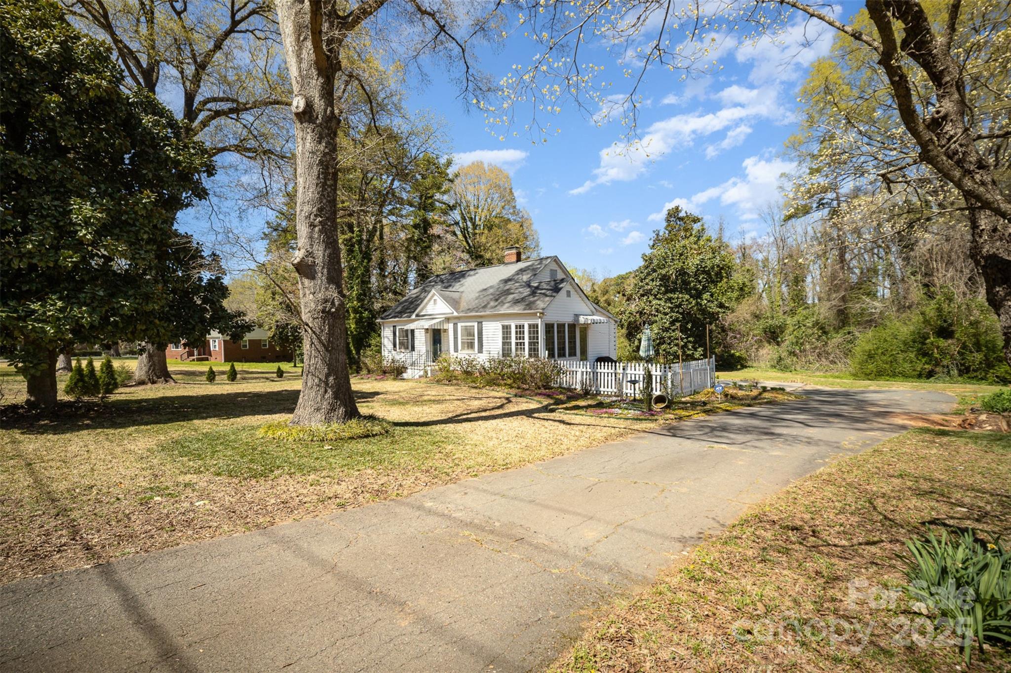 7122 Tuckaseegee Road