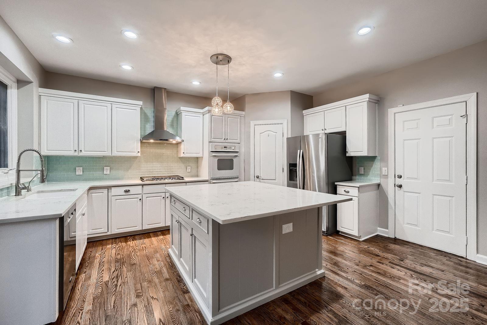 2835 Peverell Lane
