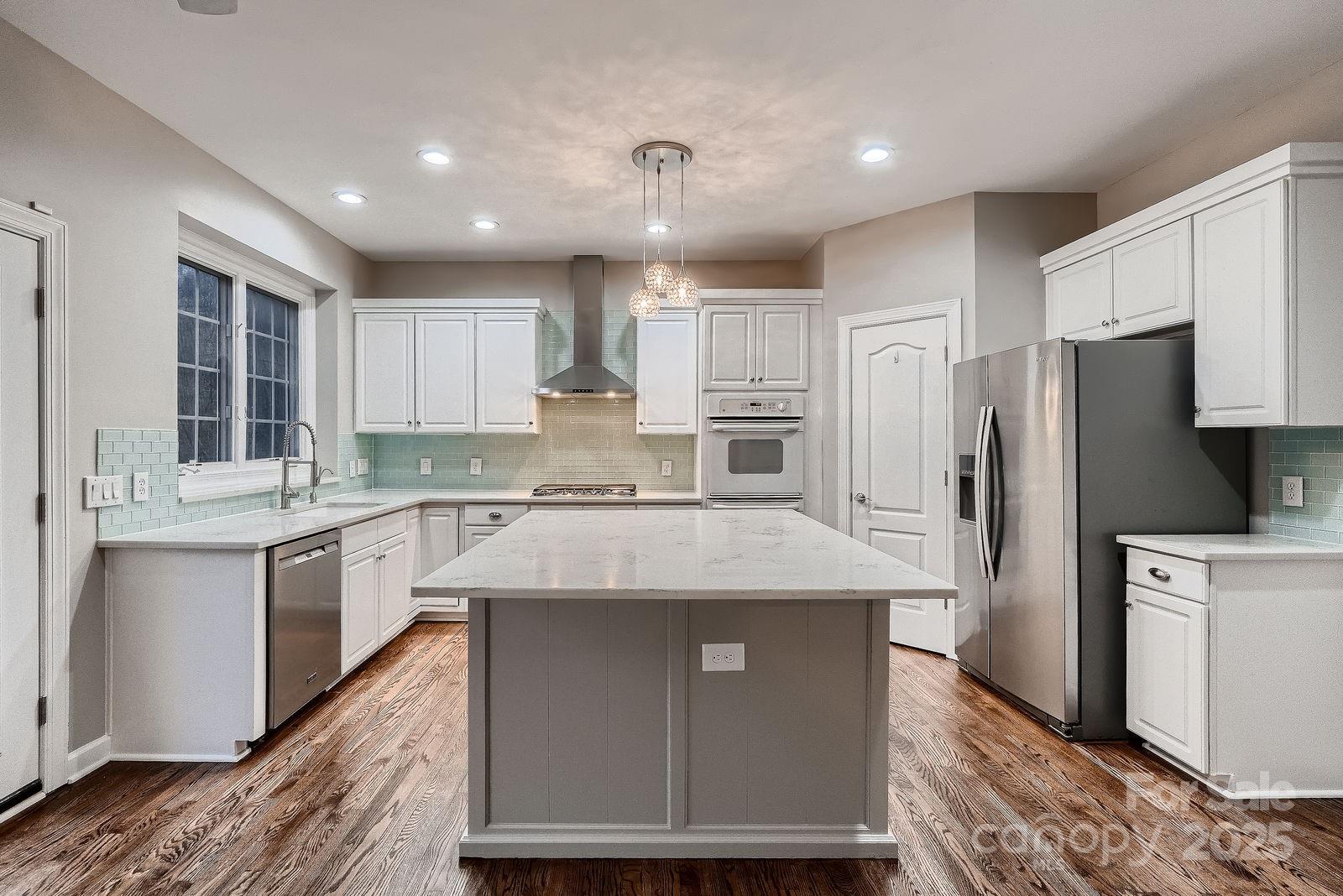 2835 Peverell Lane