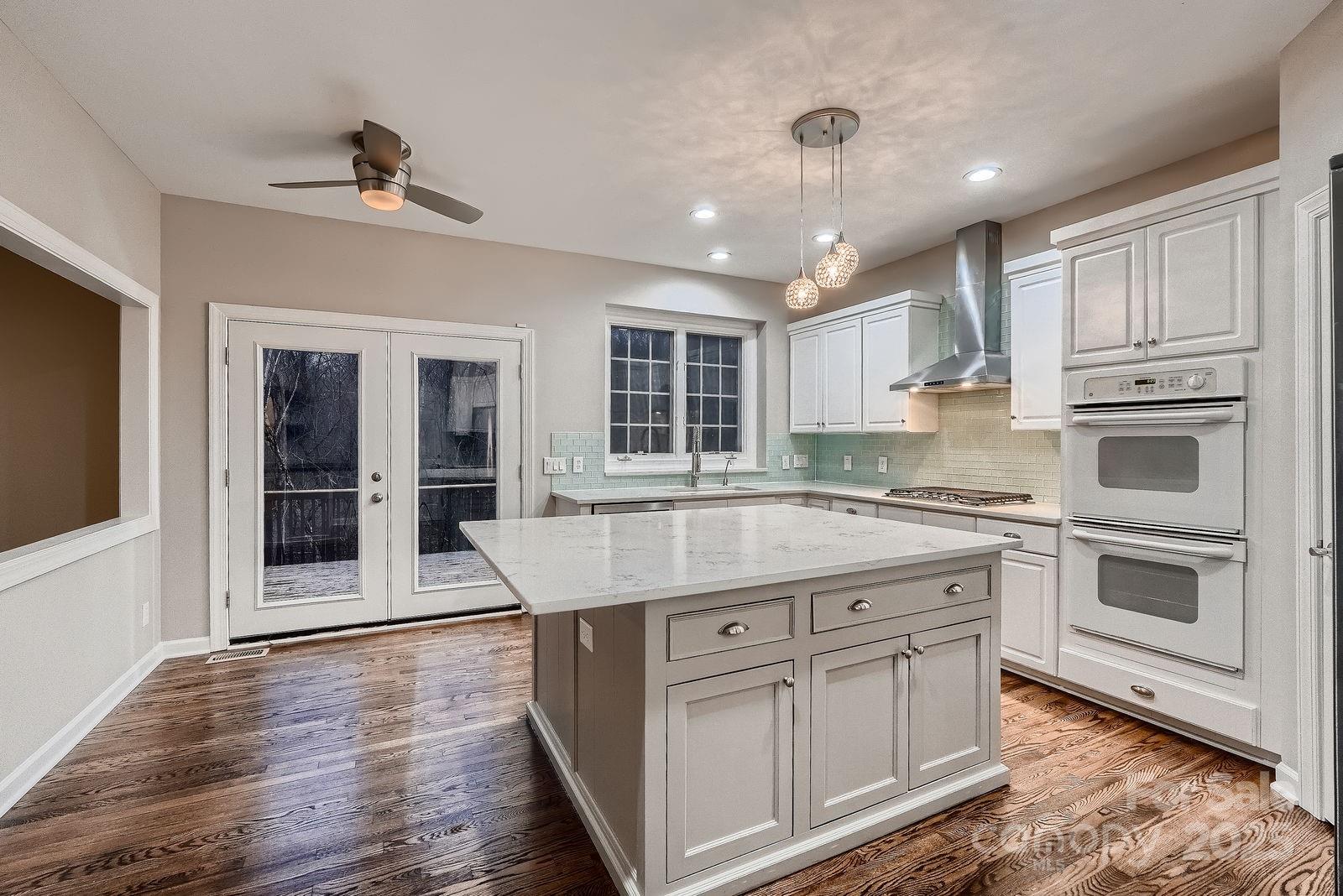 2835 Peverell Lane