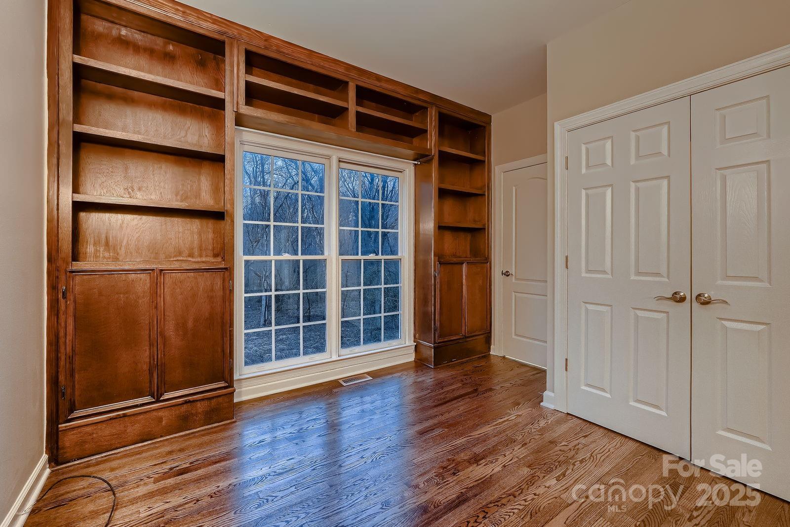 2835 Peverell Lane