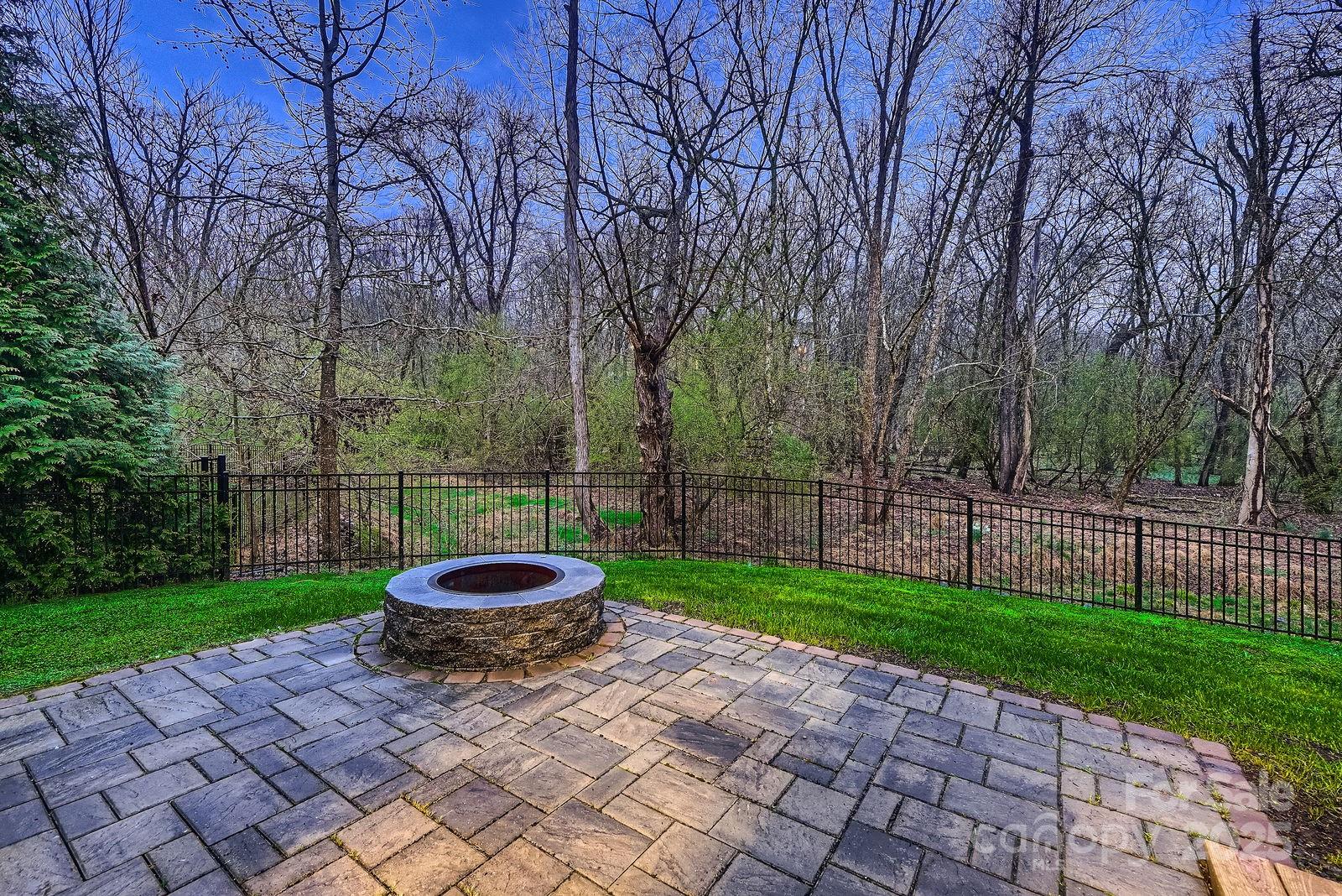 2835 Peverell Lane