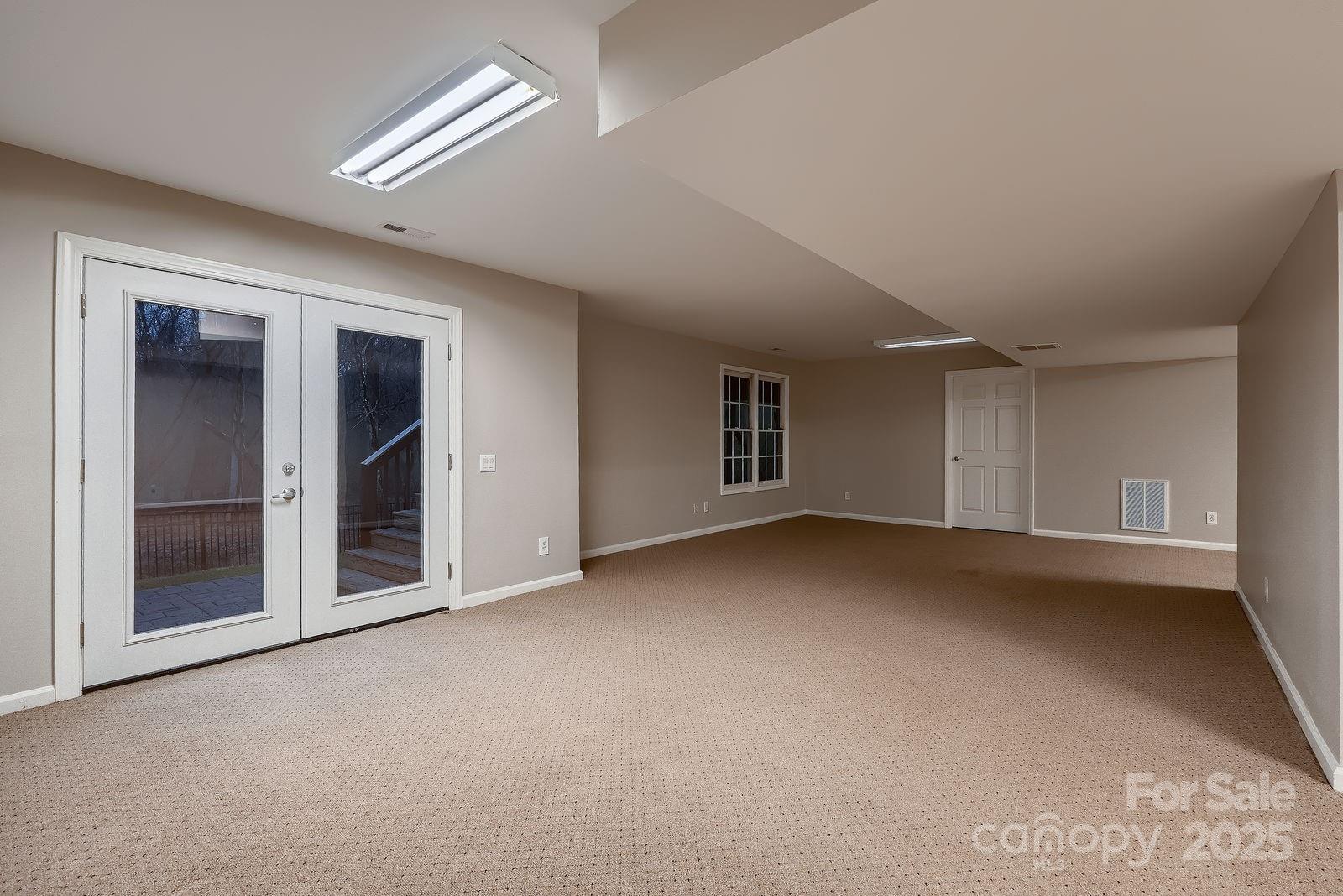 2835 Peverell Lane