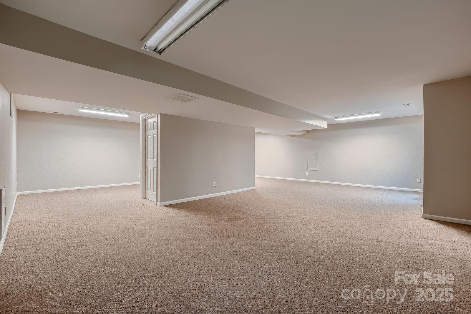 2835 Peverell Lane
