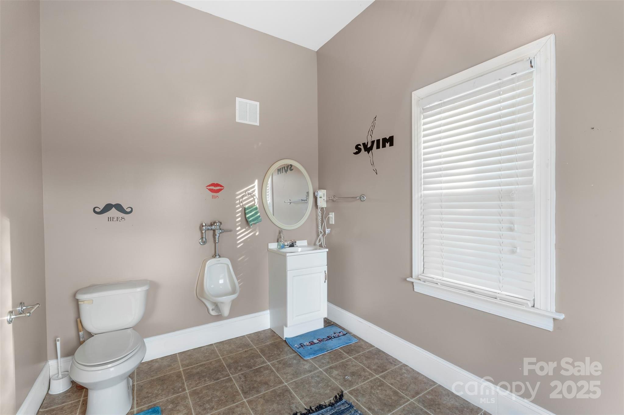2042 Caernarfon Lane