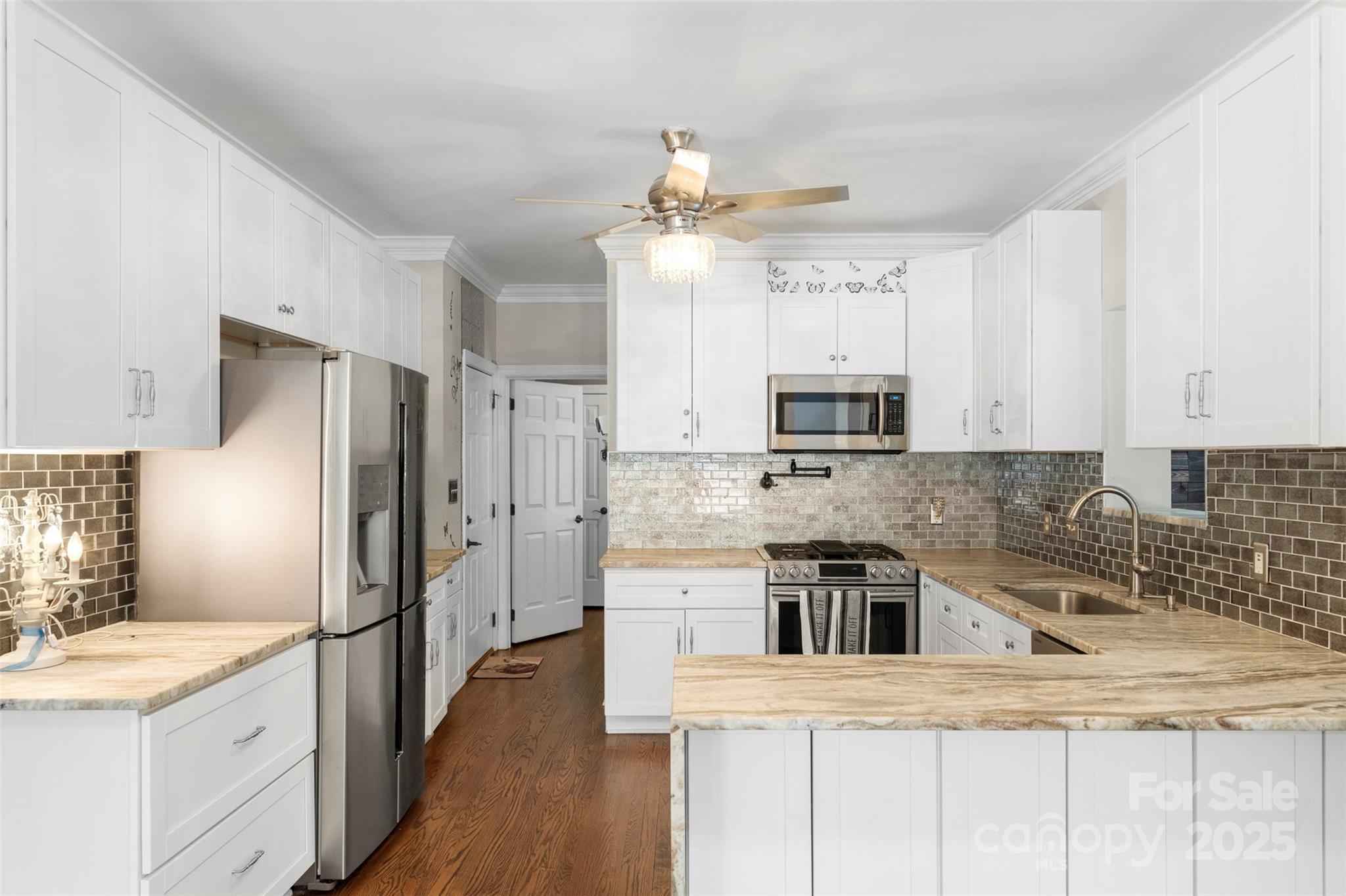 2042 Caernarfon Lane