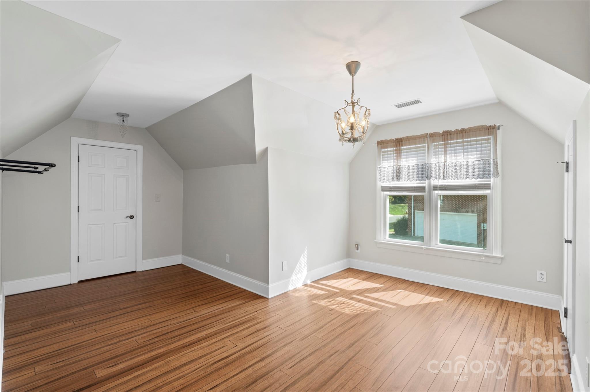 2042 Caernarfon Lane