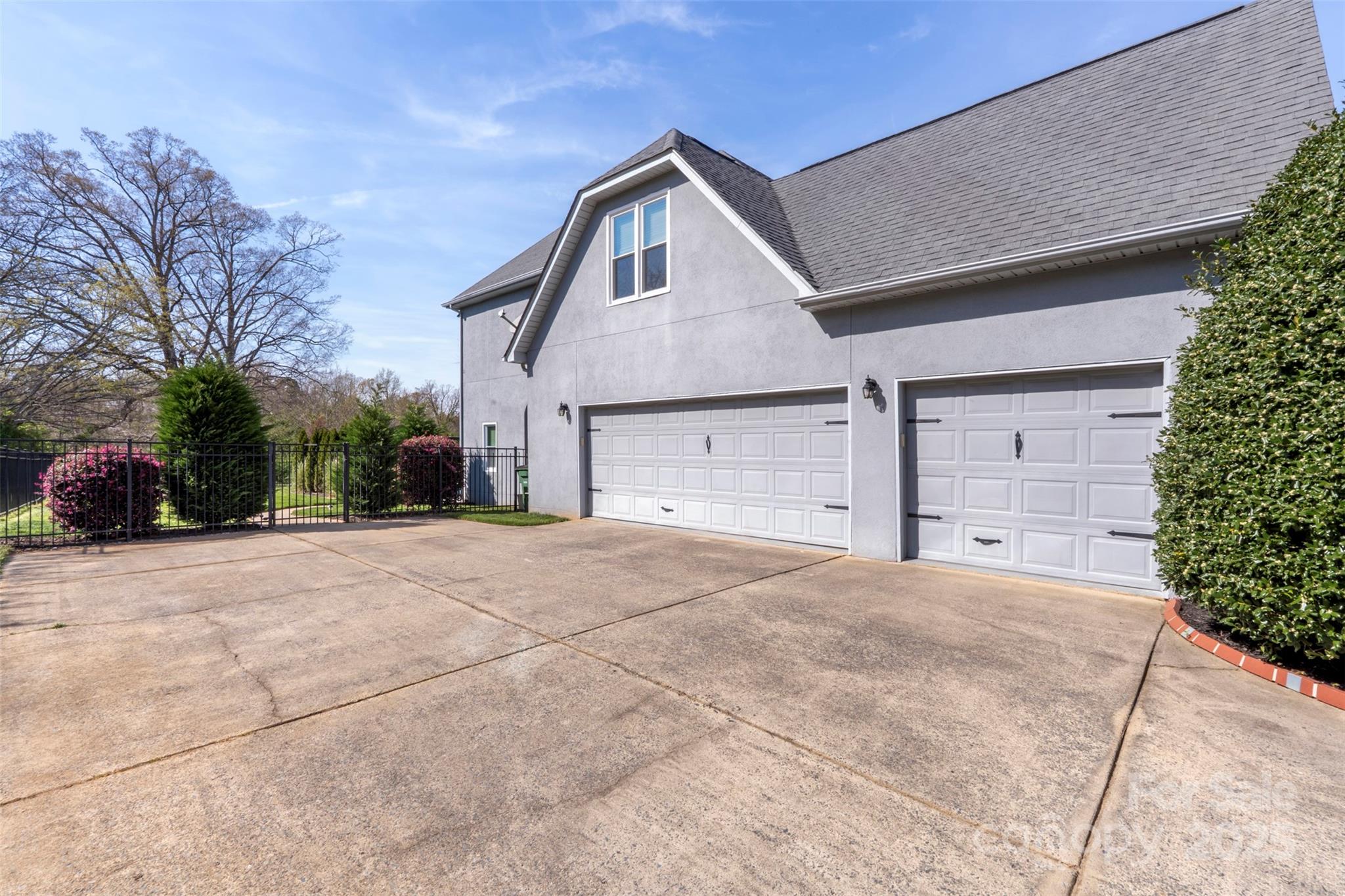 2042 Caernarfon Lane