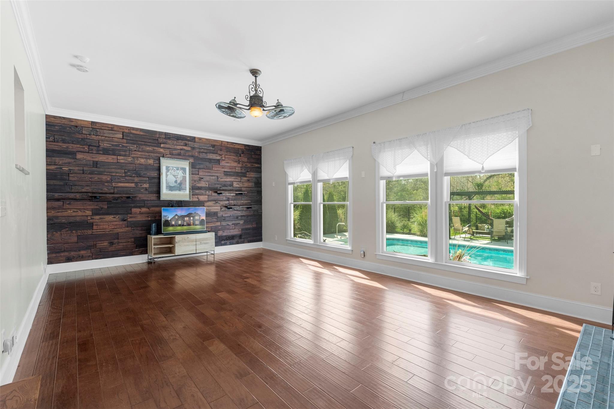 2042 Caernarfon Lane