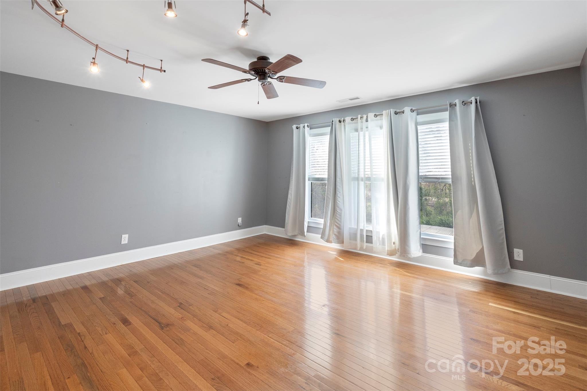 2042 Caernarfon Lane