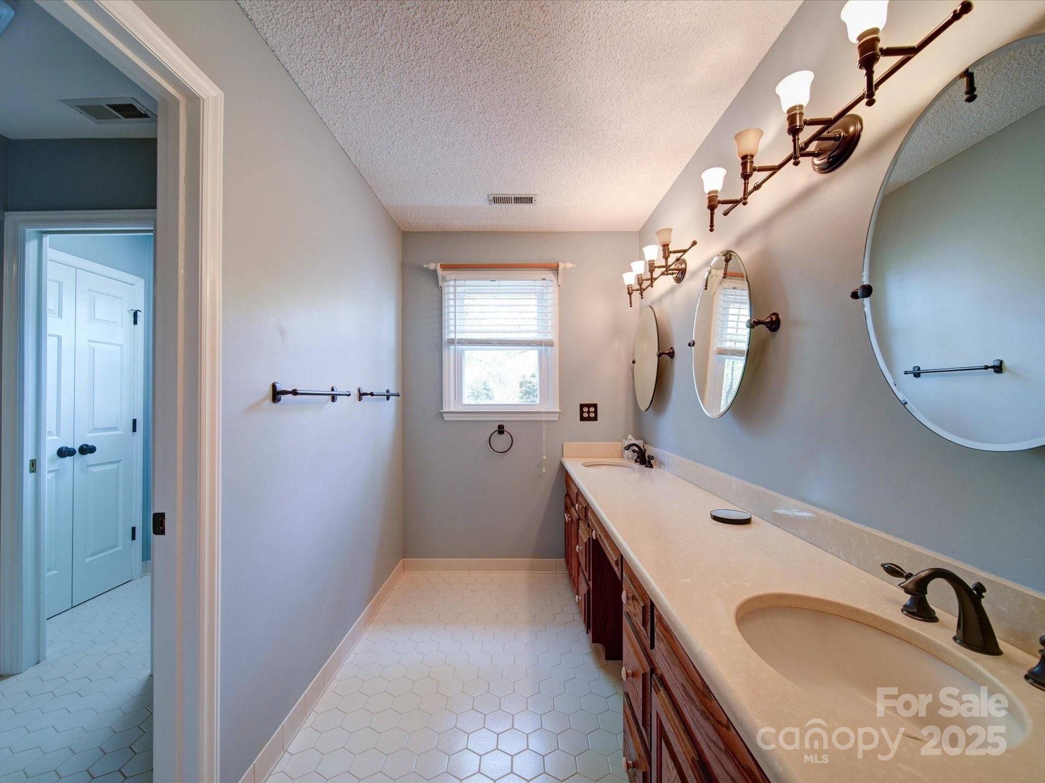 940 Brittany Court Unit: 23