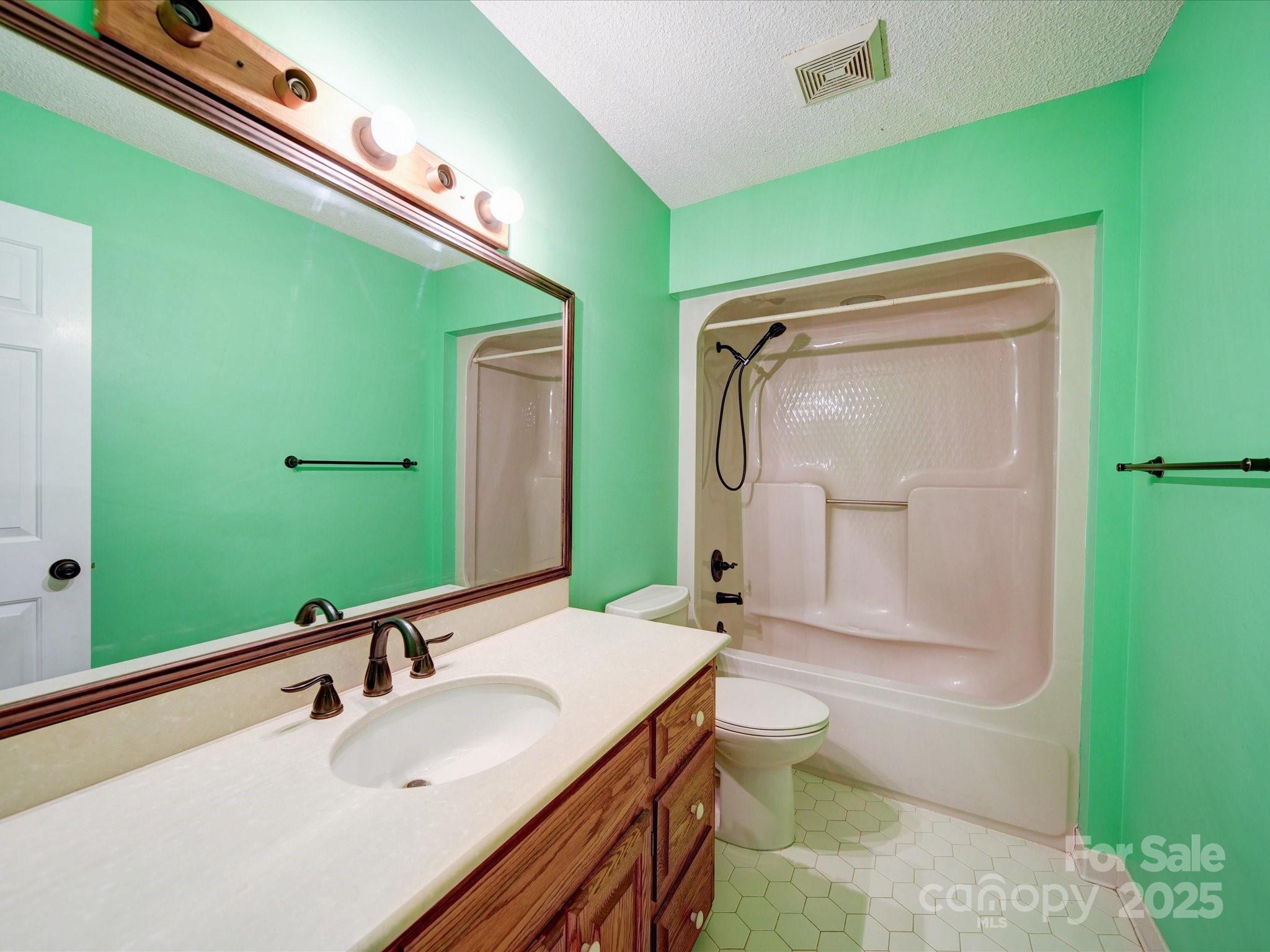 940 Brittany Court Unit: 23