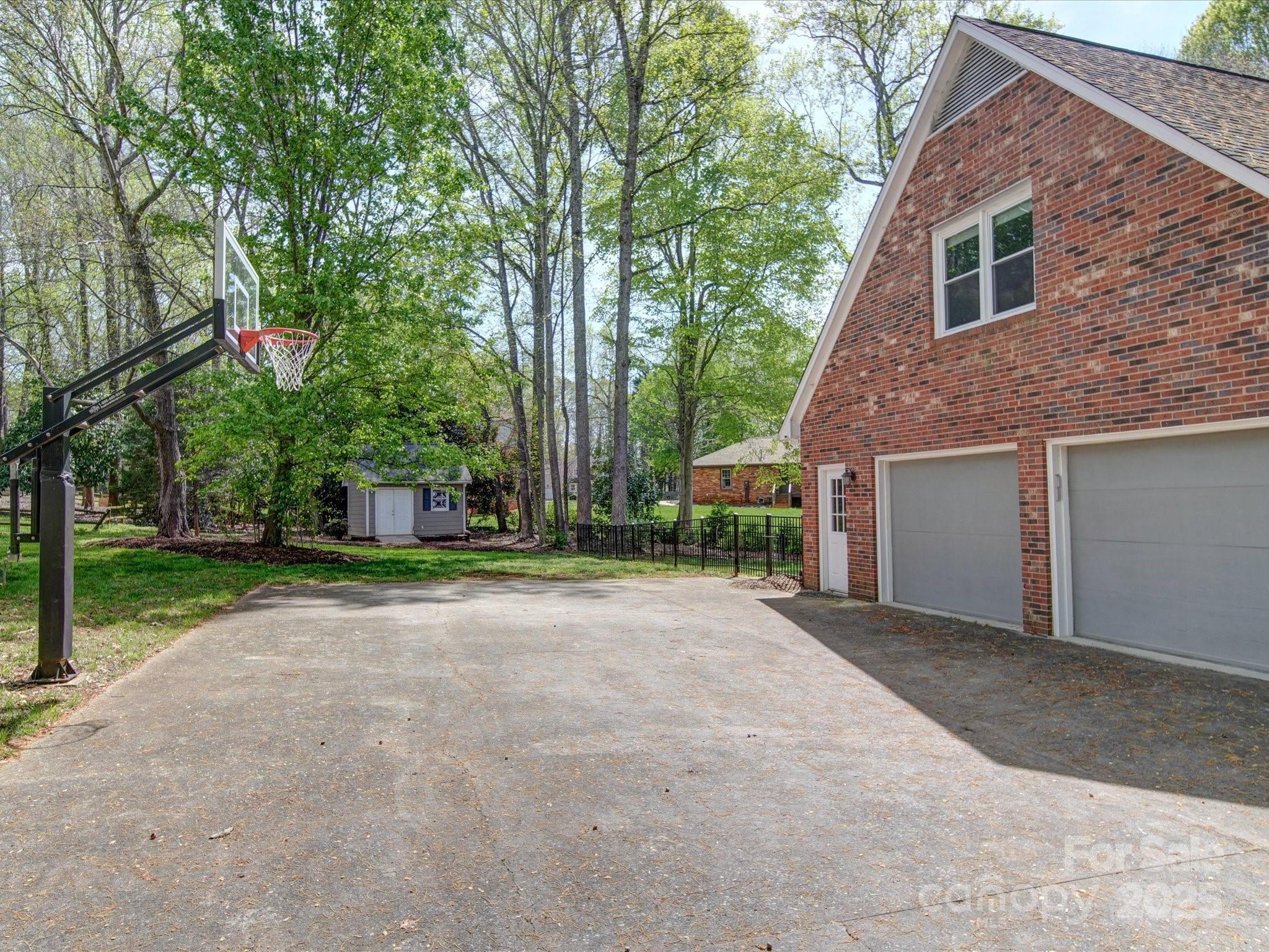 940 Brittany Court Unit: 23