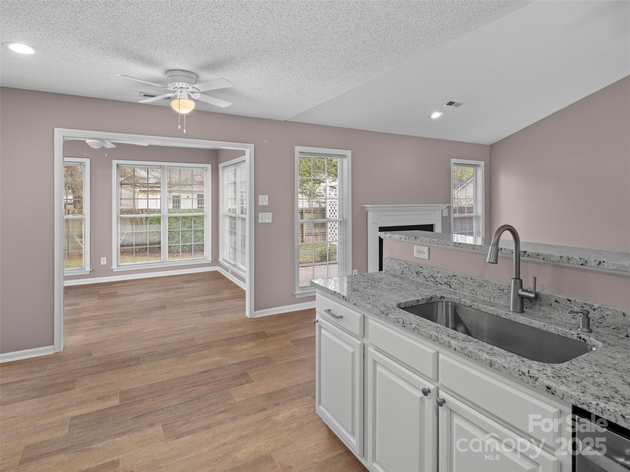 135 S Sunberry Trail