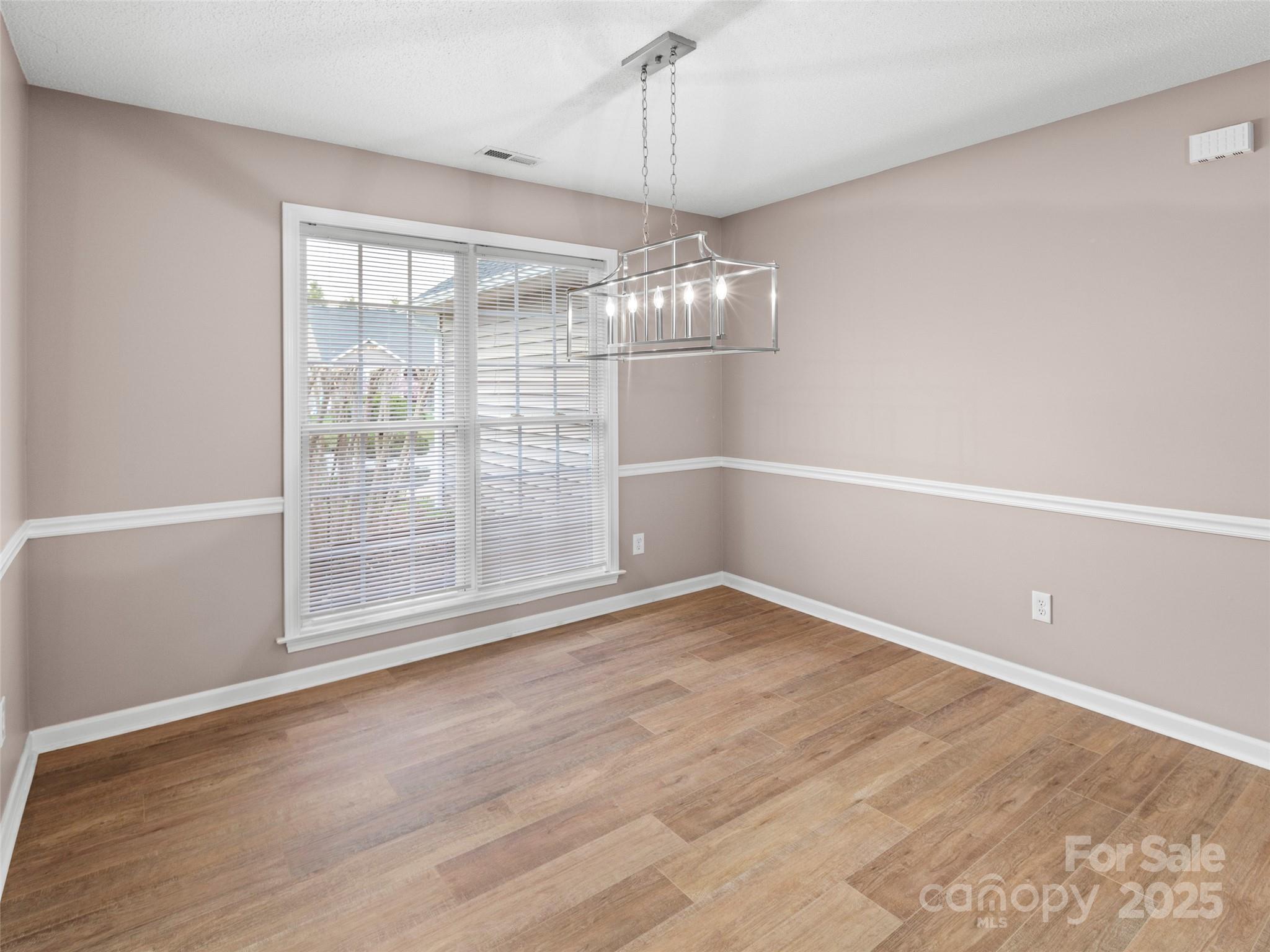 135 S Sunberry Trail