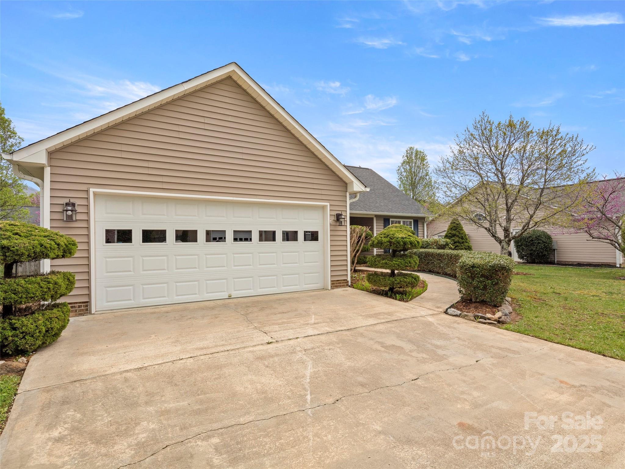 135 S Sunberry Trail